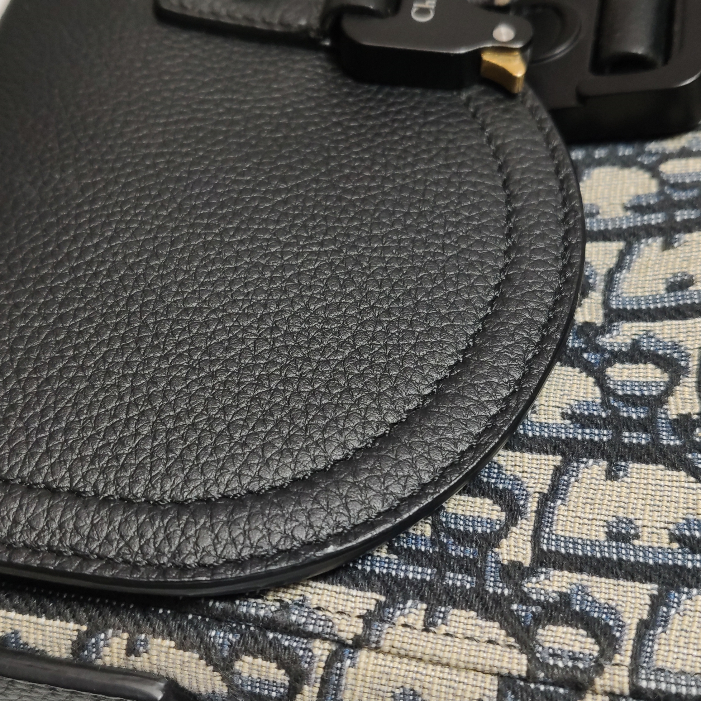 Christian Dior Saddle Buckle Flap Messenger Bag Oblique Canvas and Leather Small — photo 17 of 18