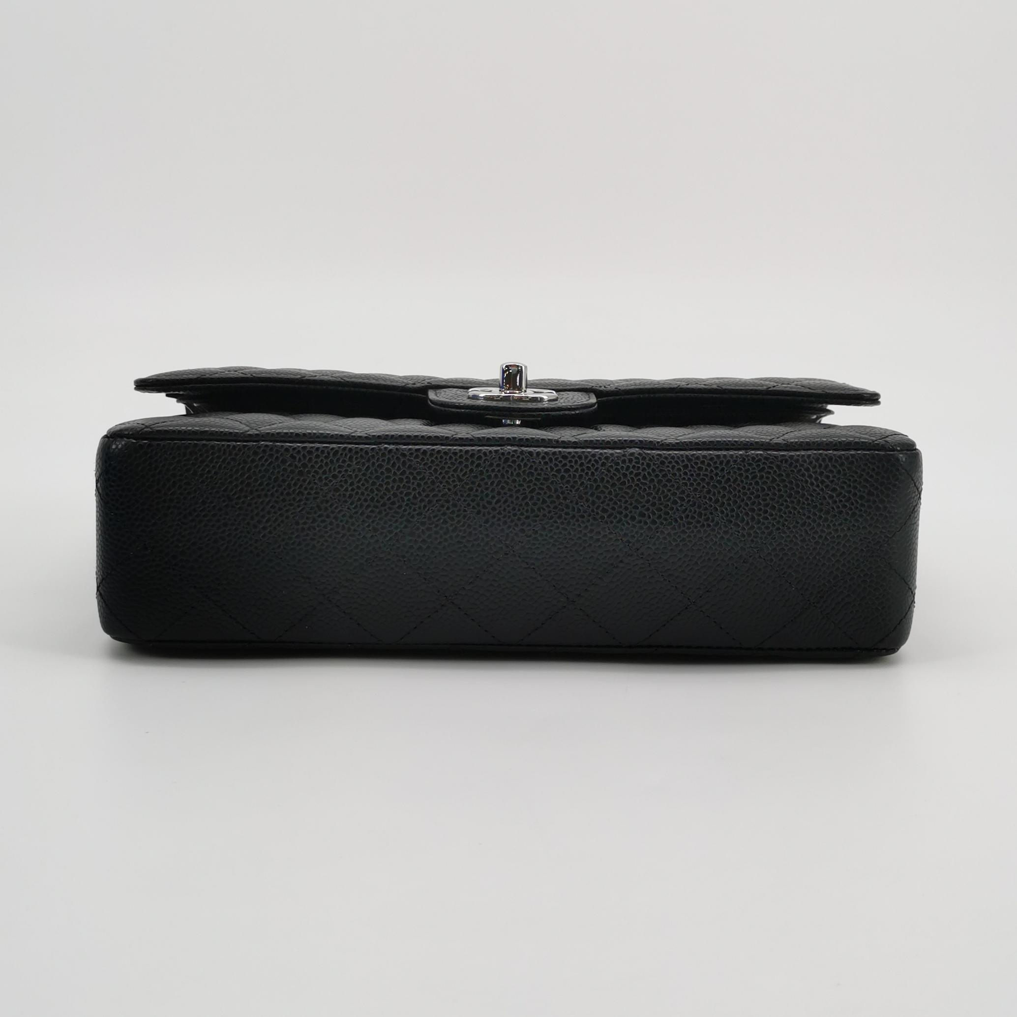Chanel Classic Double Flap Bag Quilted Caviar Medium — photo 6 of 11