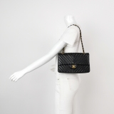Chanel Classic Double Flap Bag Chevron Lambskin Medium — thumbnail 2