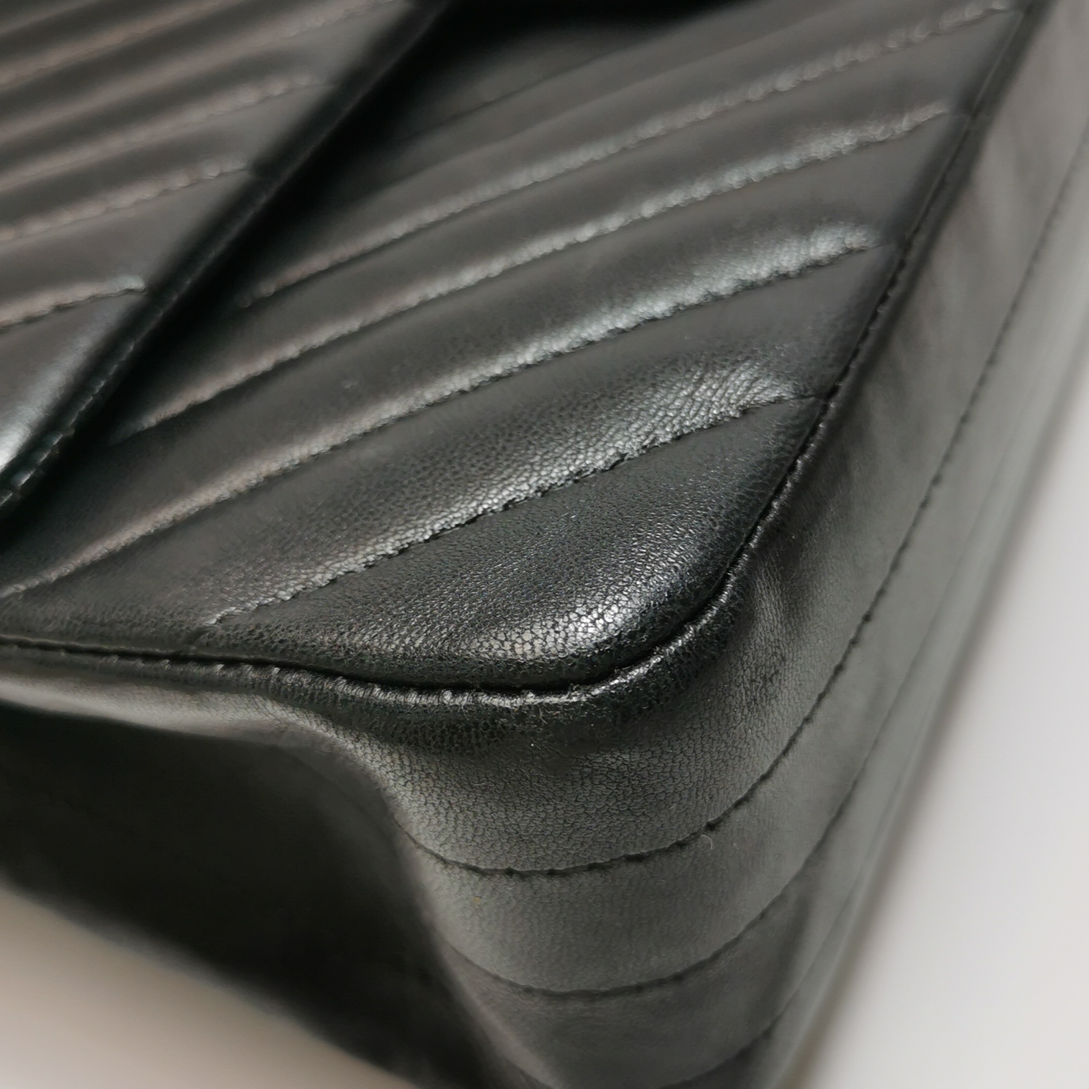 Chanel Classic Double Flap Bag Chevron Lambskin Medium — photo 8 of 23