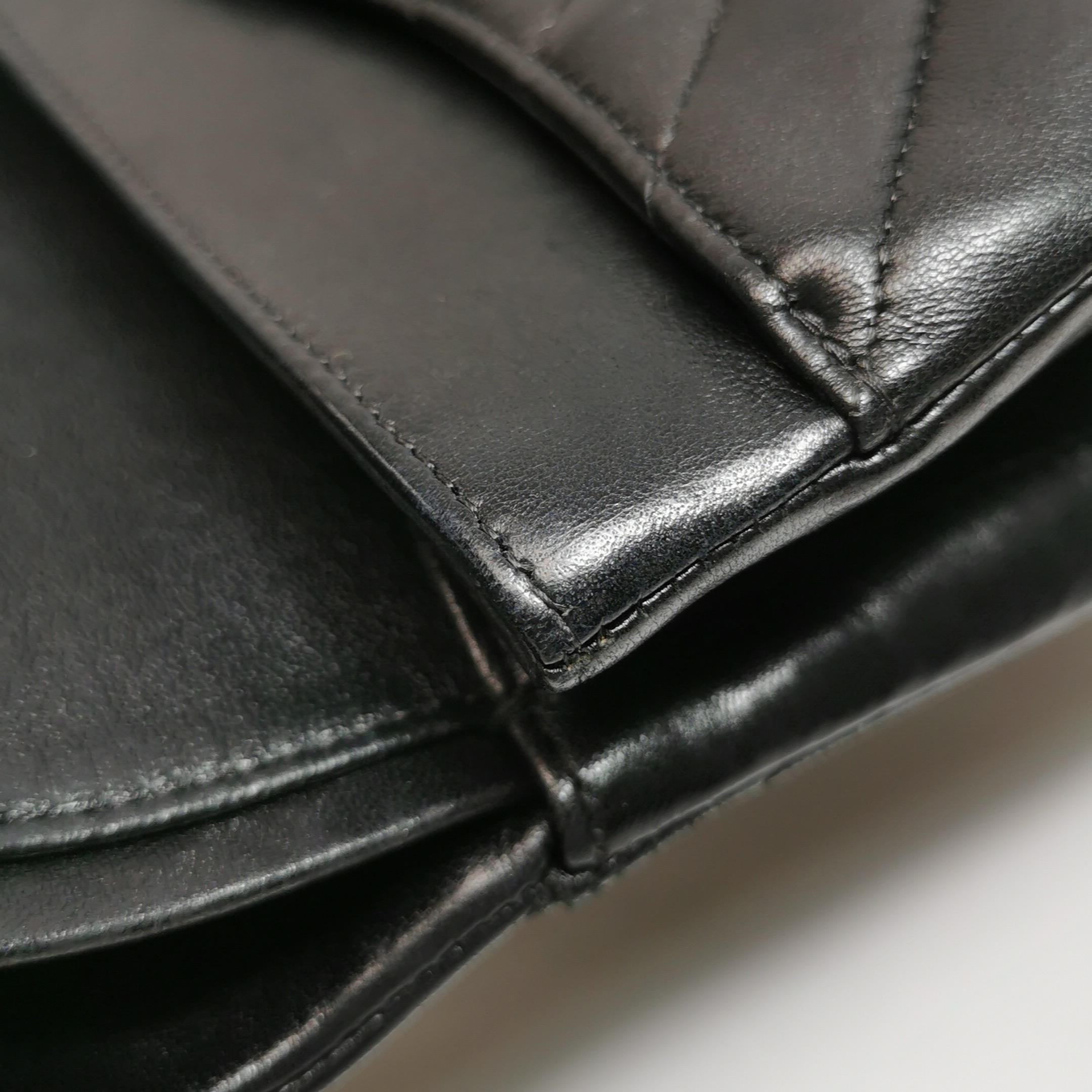 Chanel Classic Double Flap Bag Chevron Lambskin Medium — photo 7 of 23