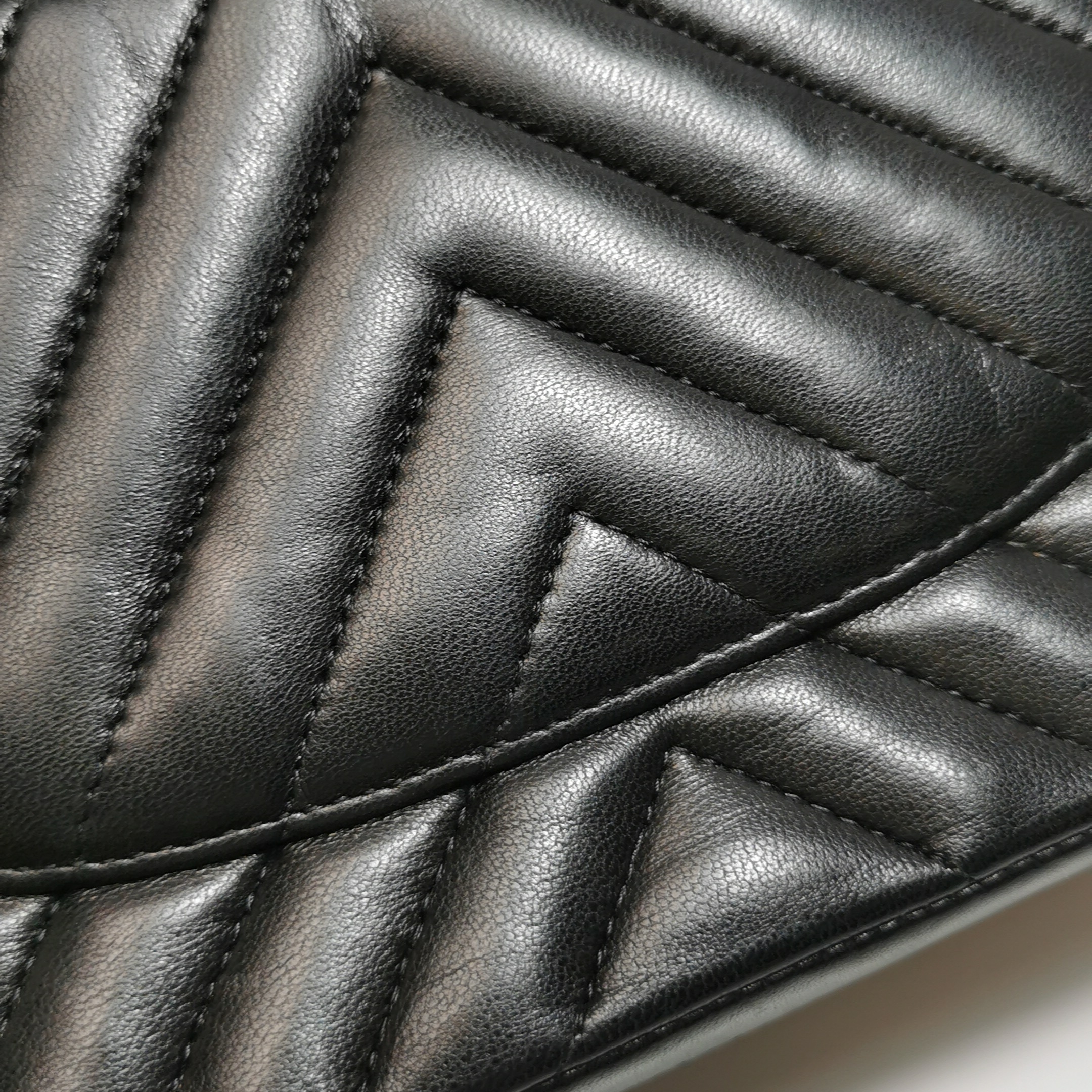 Chanel Classic Double Flap Bag Chevron Lambskin Medium — photo 22 of 23