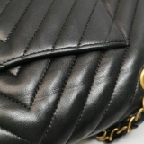 Chanel Classic Double Flap Bag Chevron Lambskin Medium — thumbnail 19