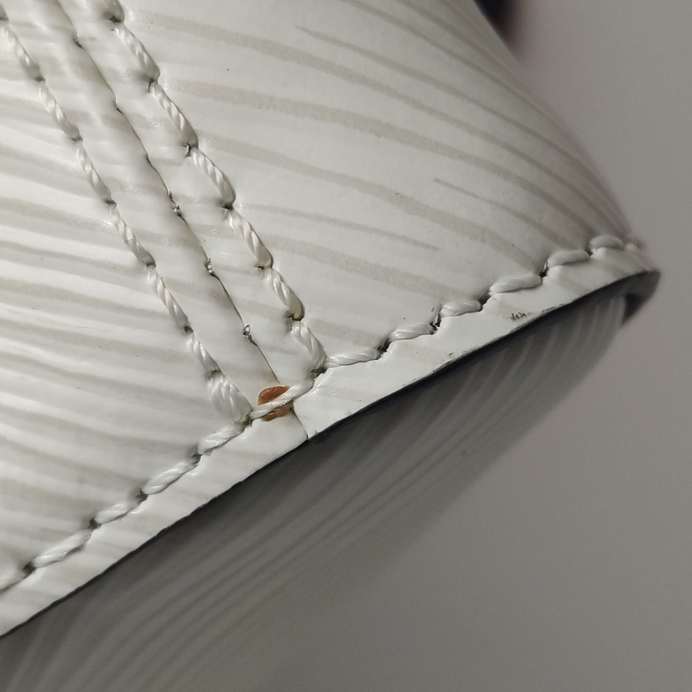 Louis Vuitton(LV) Braided Handle Twist Bag Epi Leather Small — photo 16 of 17