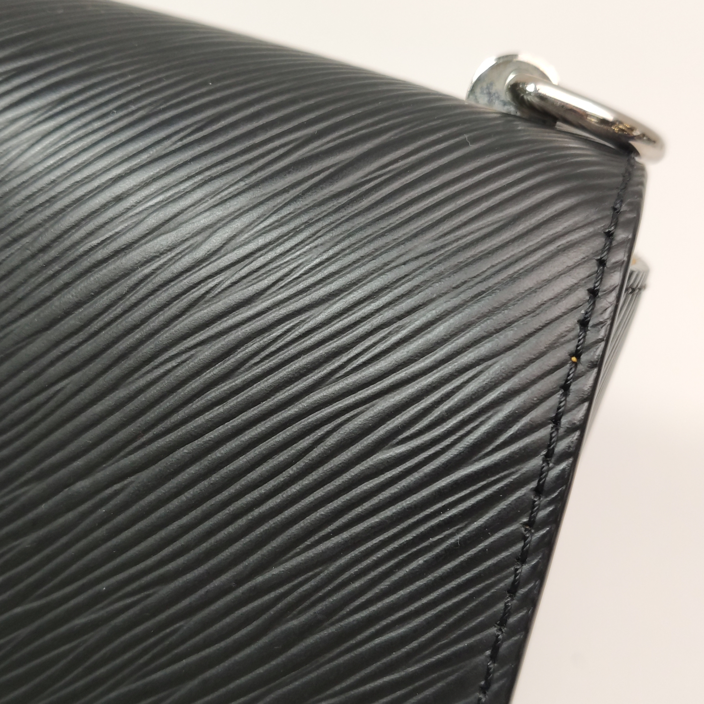 Louis Vuitton(LV) Braided Handle Twist Bag Epi Leather MM — photo 12 of 23