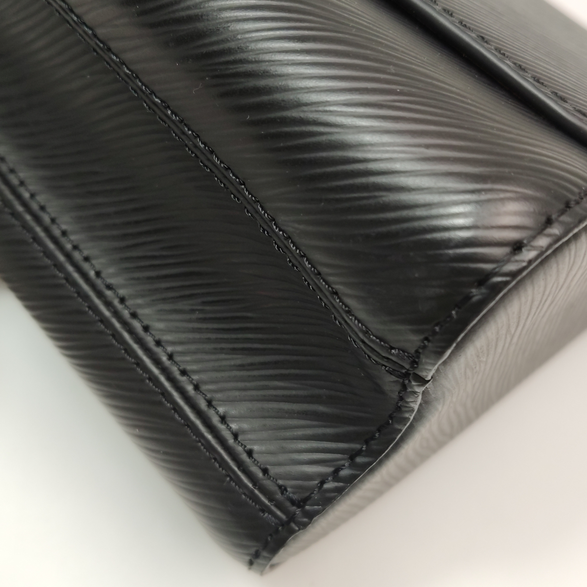 Louis Vuitton(LV) Braided Handle Twist Bag Epi Leather MM — photo 15 of 23