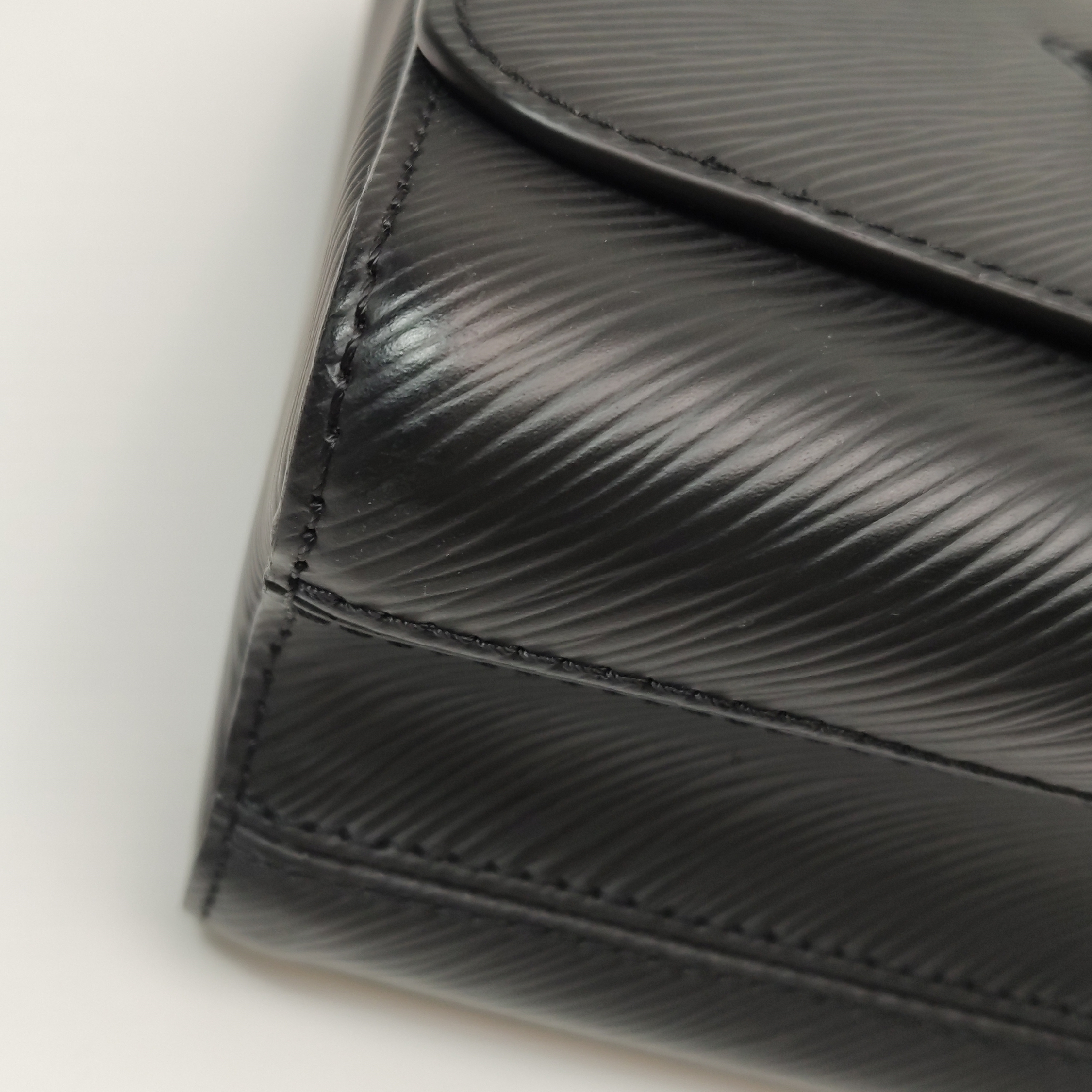 Louis Vuitton(LV) Braided Handle Twist Bag Epi Leather MM — photo 17 of 23