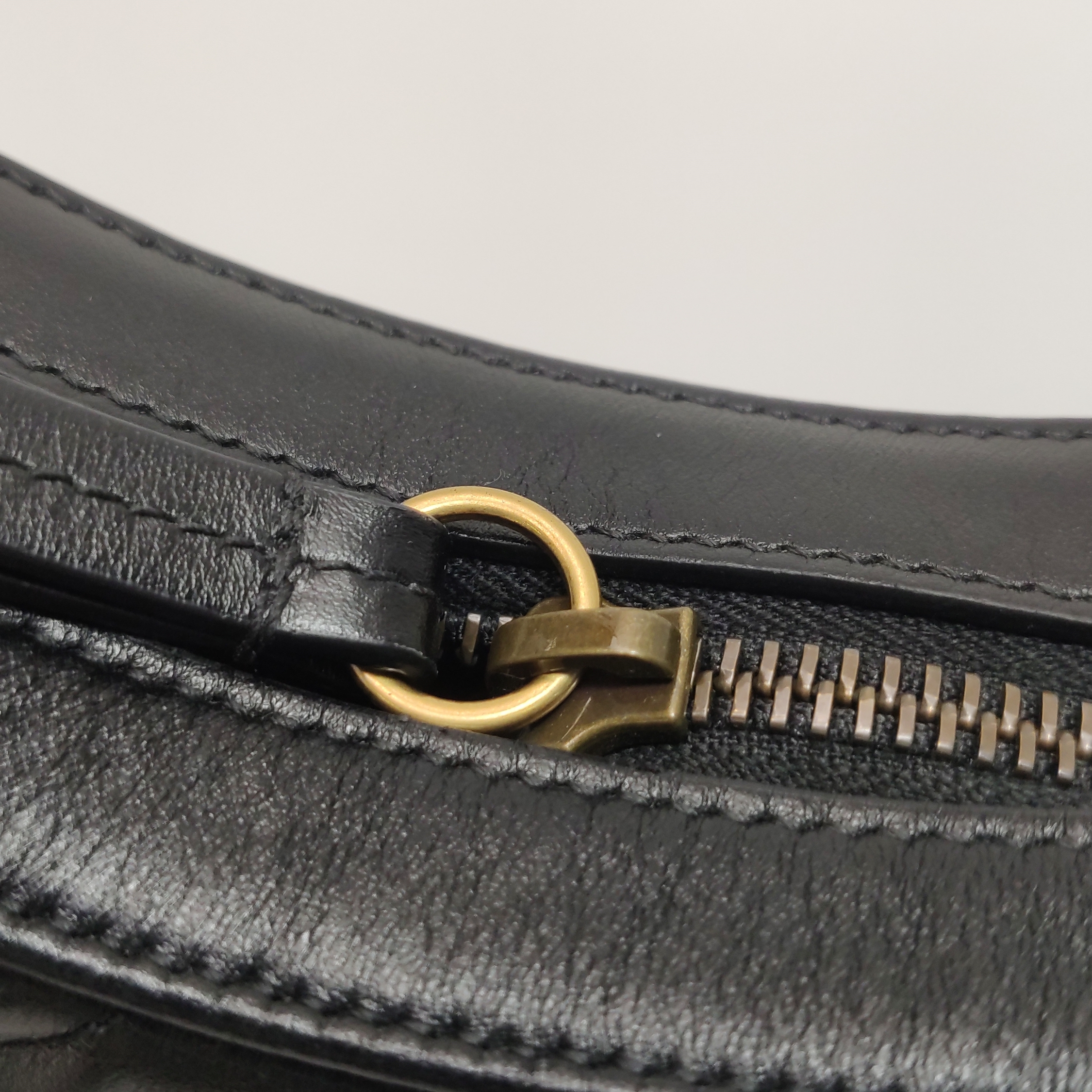 Gucci GG Marmont Half Moon Hobo Matelasse Leather Small — photo 16 of 18