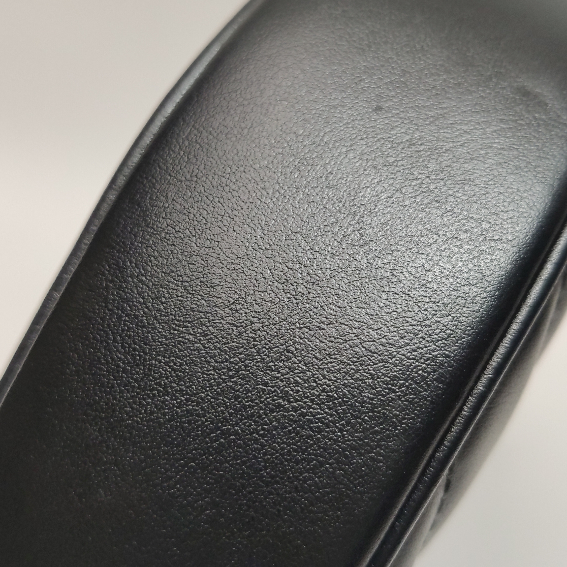 Gucci GG Marmont Half Moon Hobo Matelasse Leather Small — photo 12 of 18