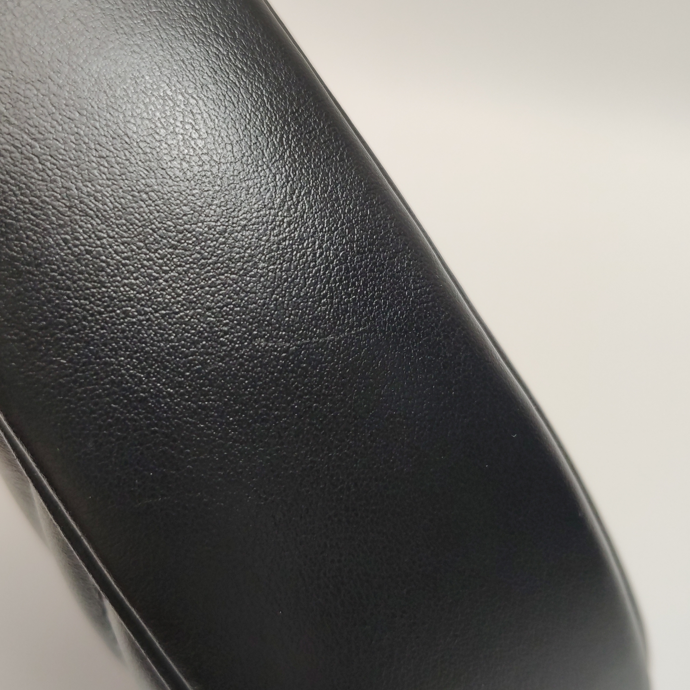Gucci GG Marmont Half Moon Hobo Matelasse Leather Small — photo 13 of 18
