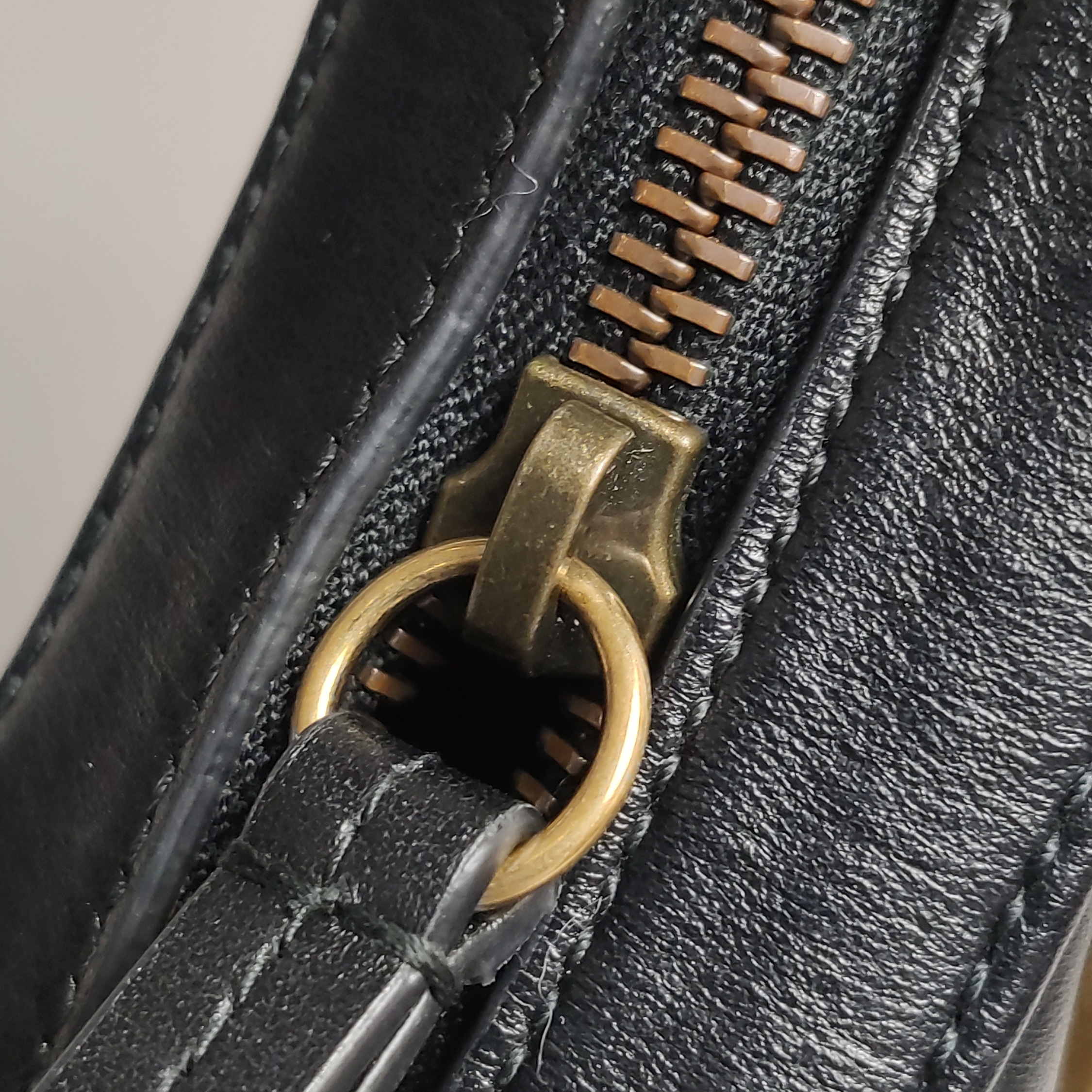 Gucci GG Marmont Half Moon Hobo Matelasse Leather Small — photo 10 of 20