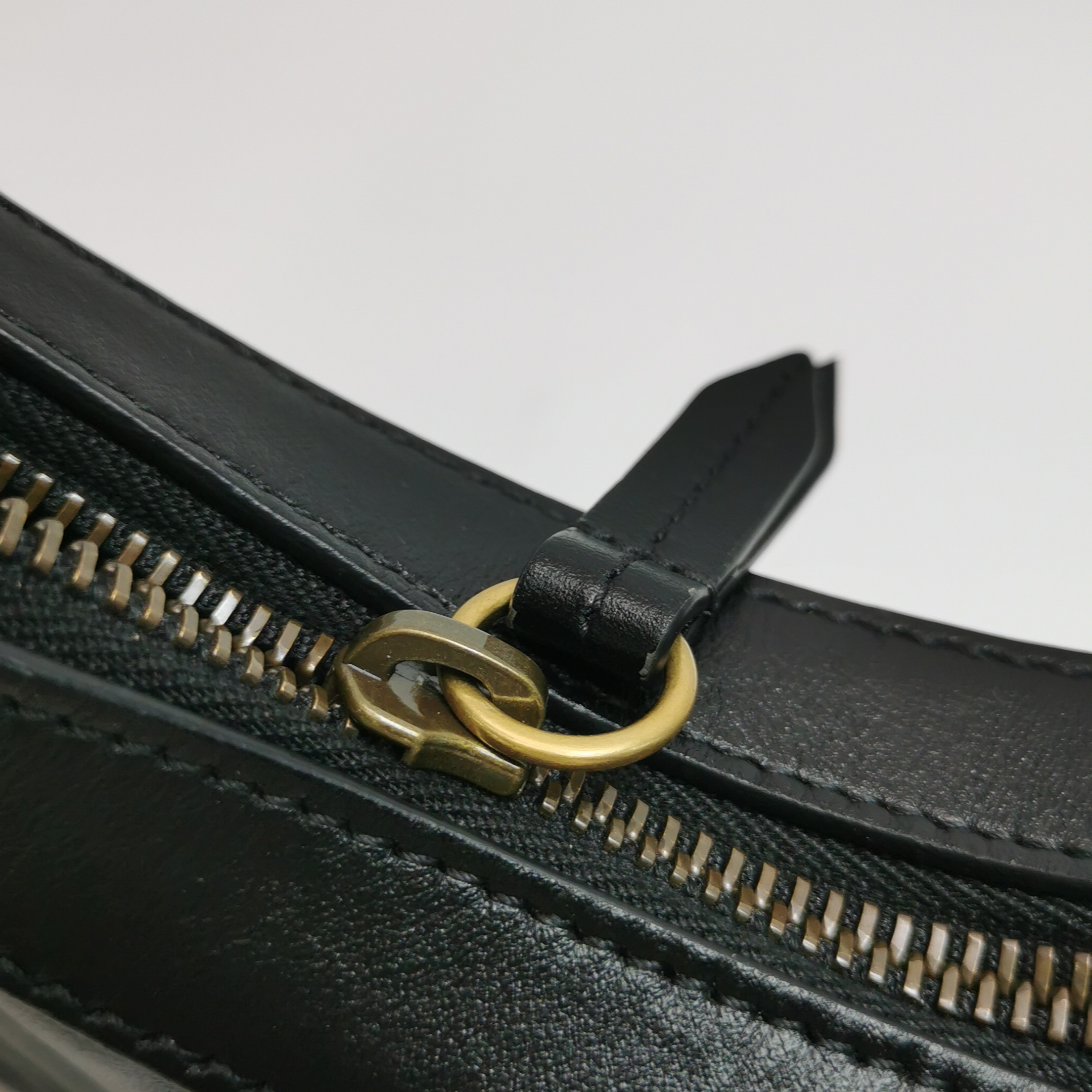 Gucci GG Marmont Half Moon Hobo Matelasse Leather Small — photo 8 of 19