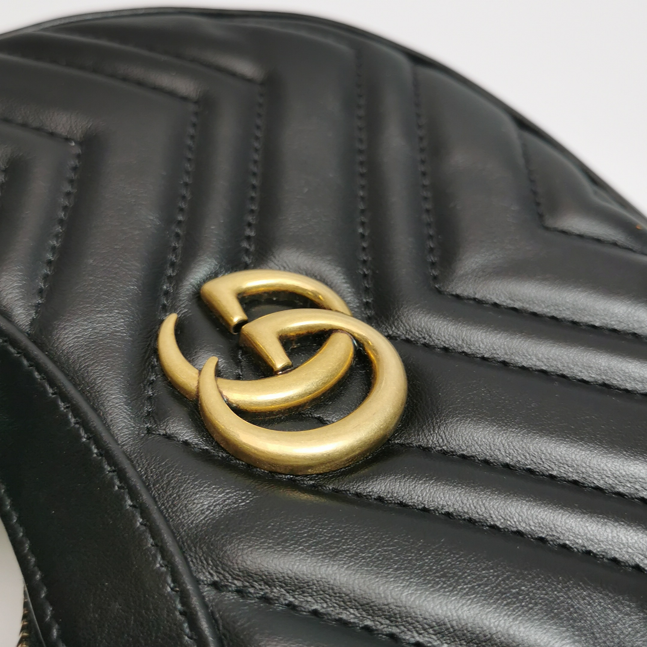 Gucci GG Marmont Half Moon Hobo Matelasse Leather Small — photo 9 of 19