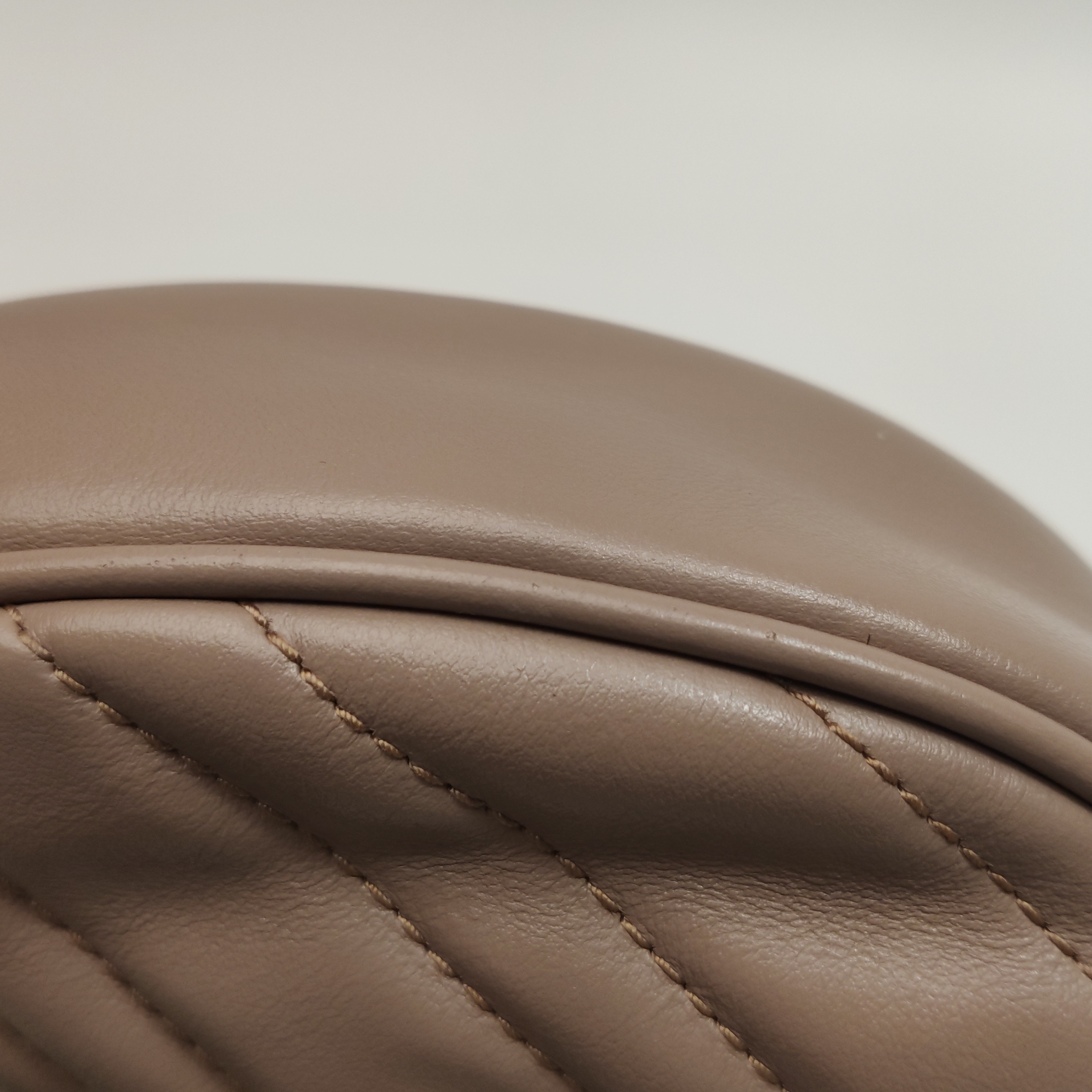 Gucci GG Marmont Half Moon Hobo Matelasse Leather Small — photo 16 of 17