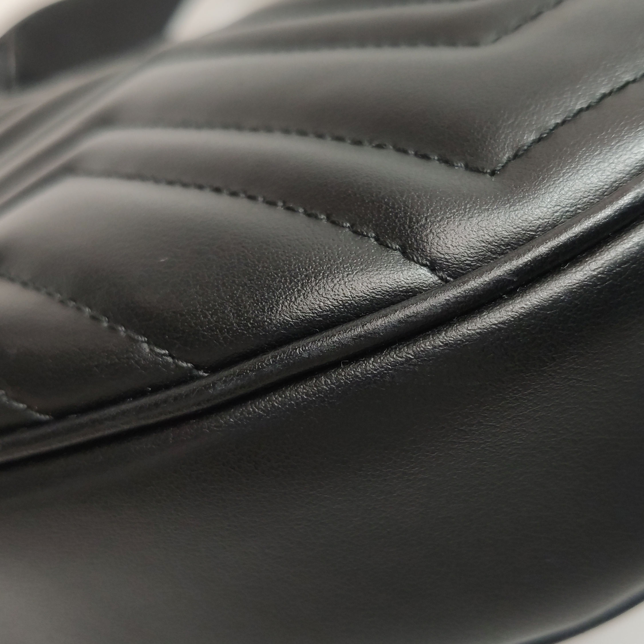 Gucci GG Marmont Half Moon Hobo Matelasse Leather Small — photo 13 of 20