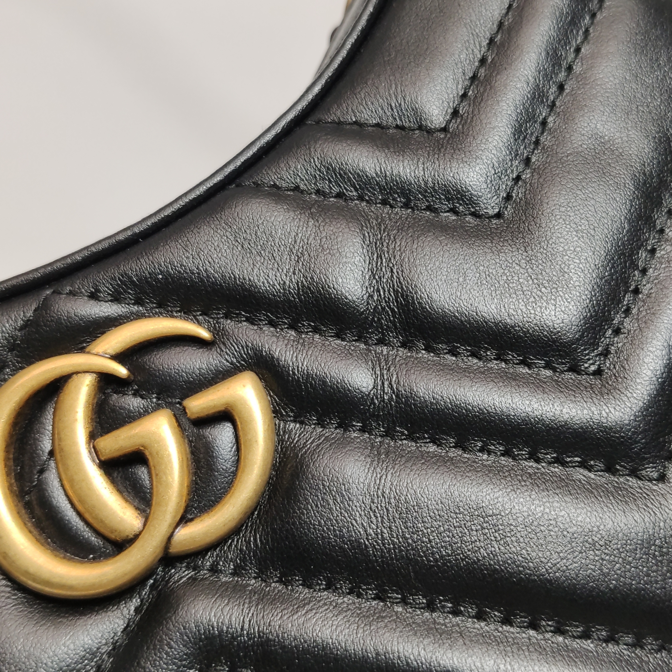 Gucci GG Marmont Half Moon Hobo Matelasse Leather Small — photo 11 of 12
