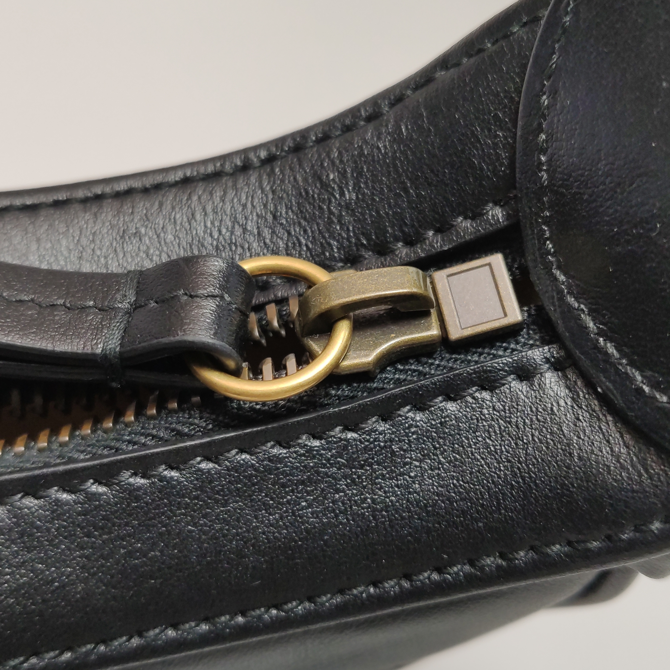 Gucci GG Marmont Half Moon Hobo Matelasse Leather Small — photo 12 of 12