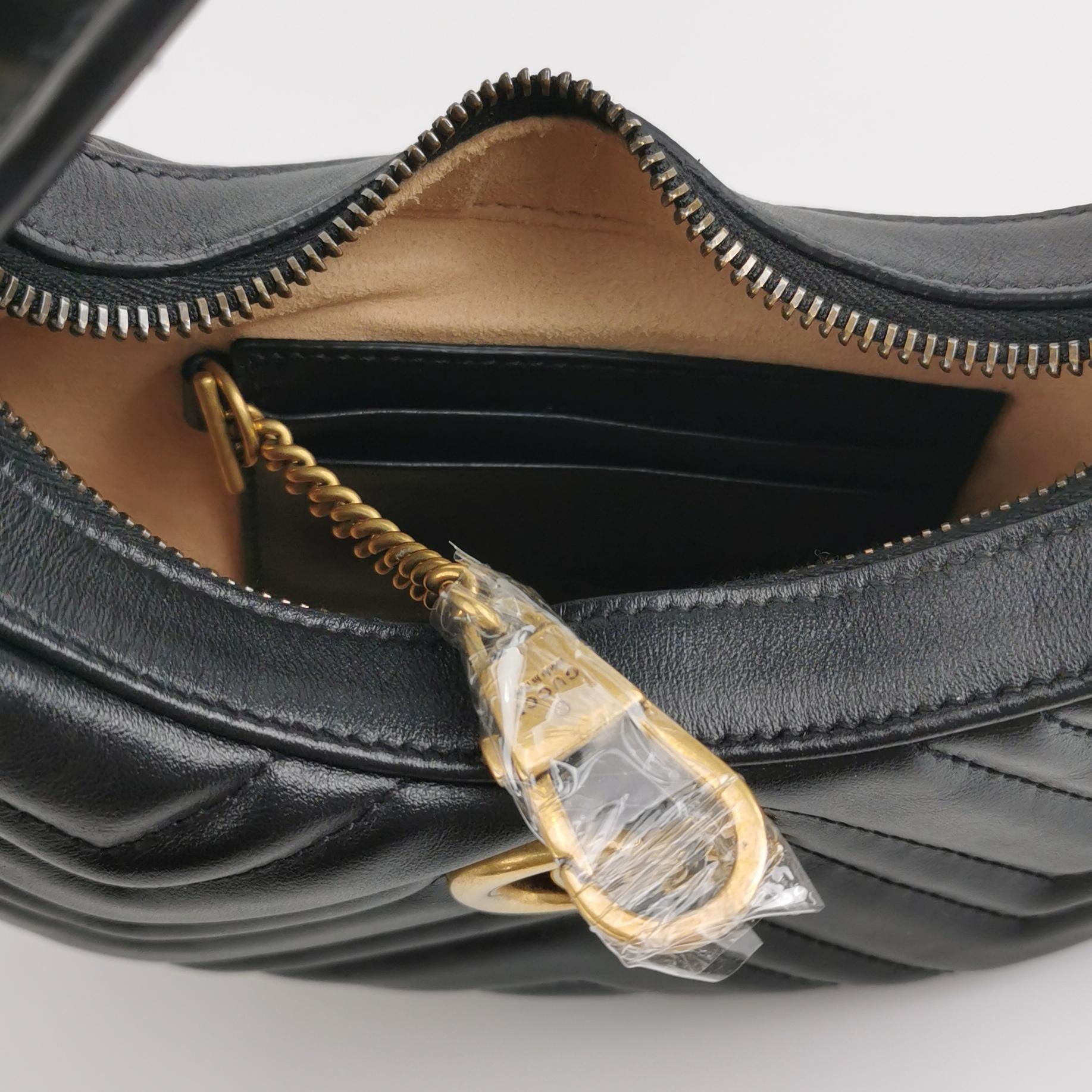 Gucci GG Marmont Half Moon Hobo Matelasse Leather Small — photo 7 of 17