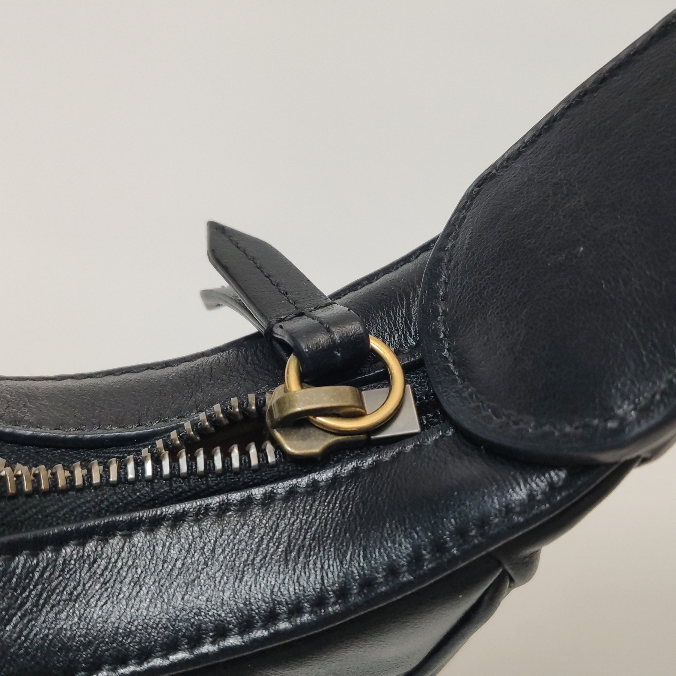 Gucci GG Marmont Half Moon Hobo Matelasse Leather Small — photo 9 of 17