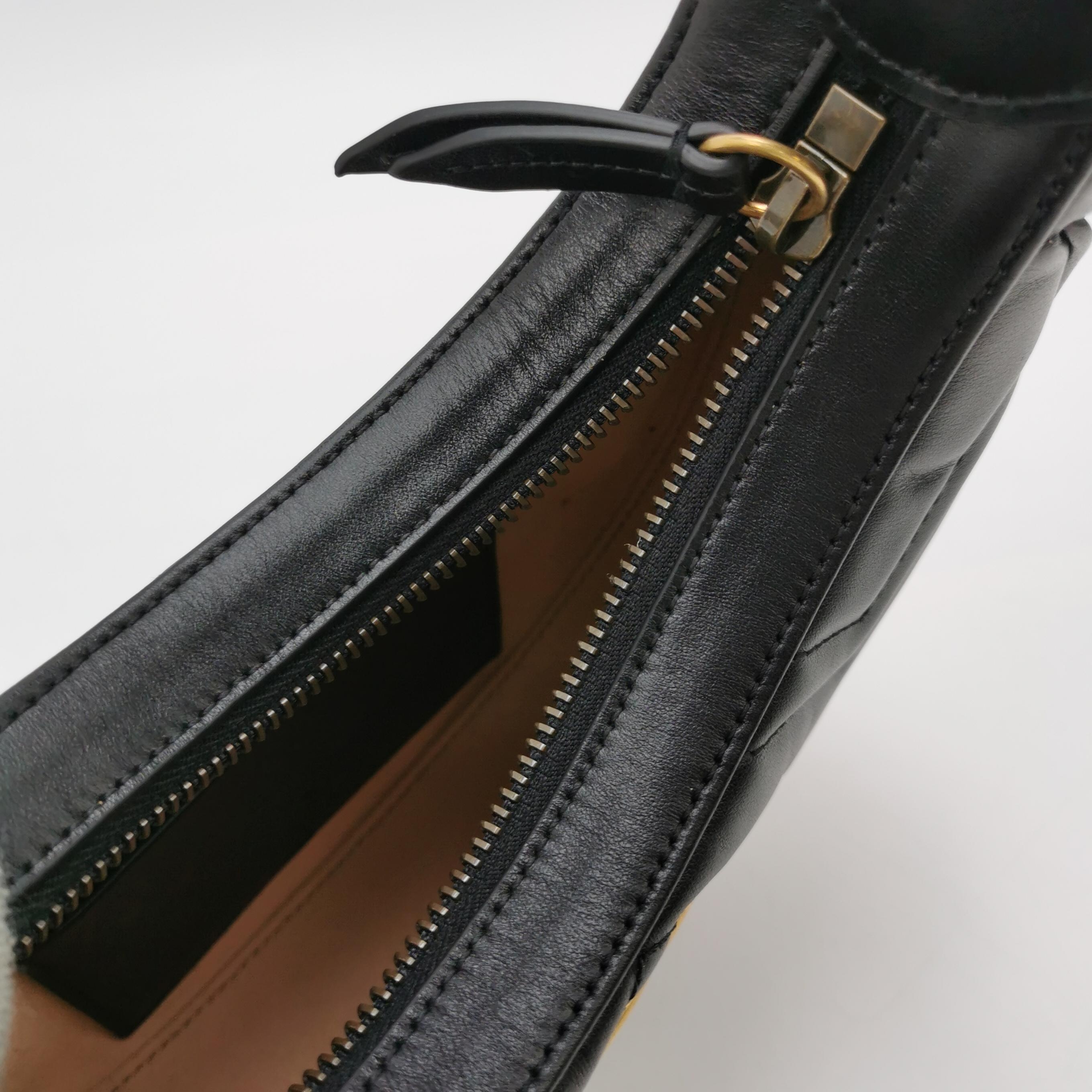 Gucci GG Marmont Half Moon Hobo Matelasse Leather Small — photo 7 of 10