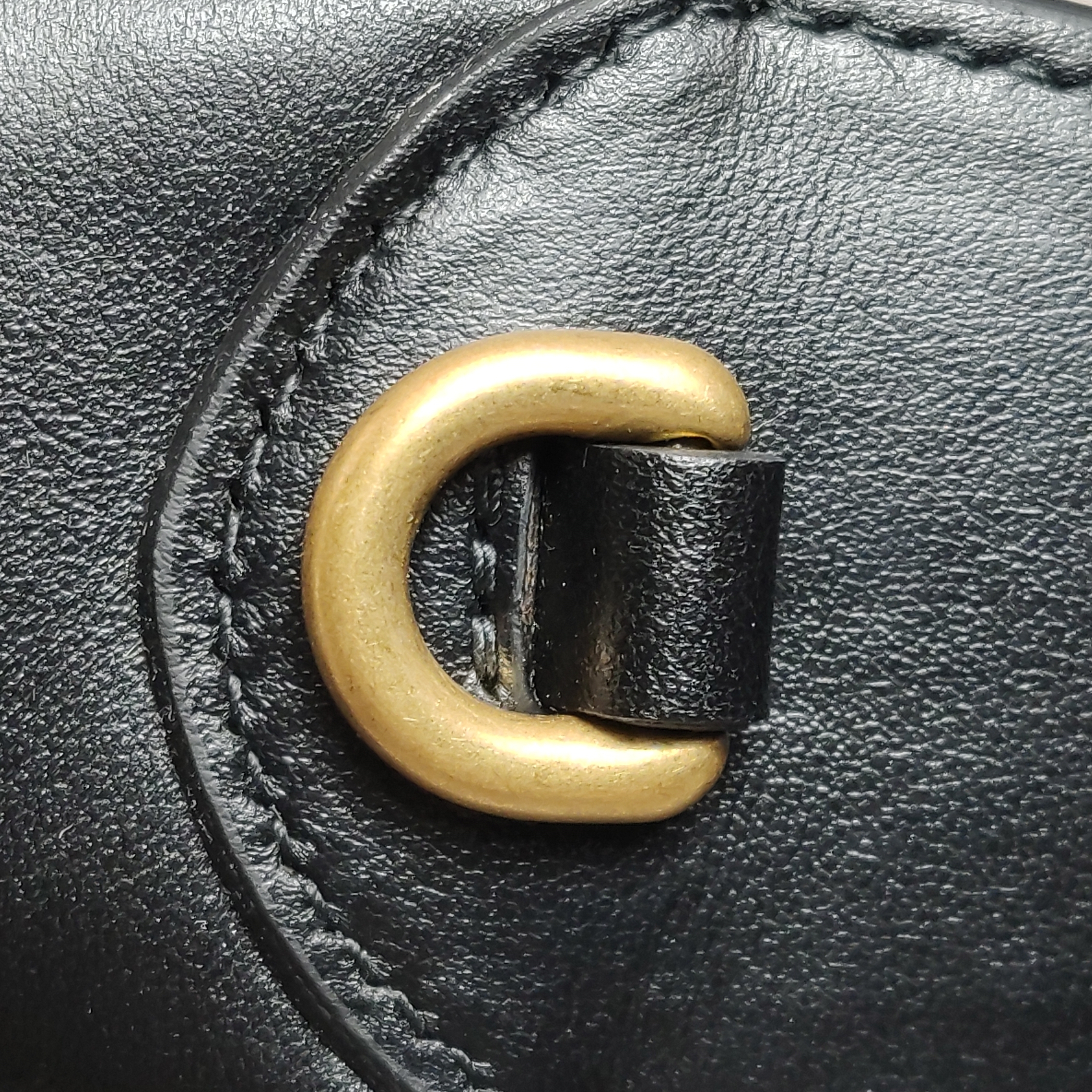 Gucci GG Marmont Half Moon Hobo Matelasse Leather Small — photo 9 of 10