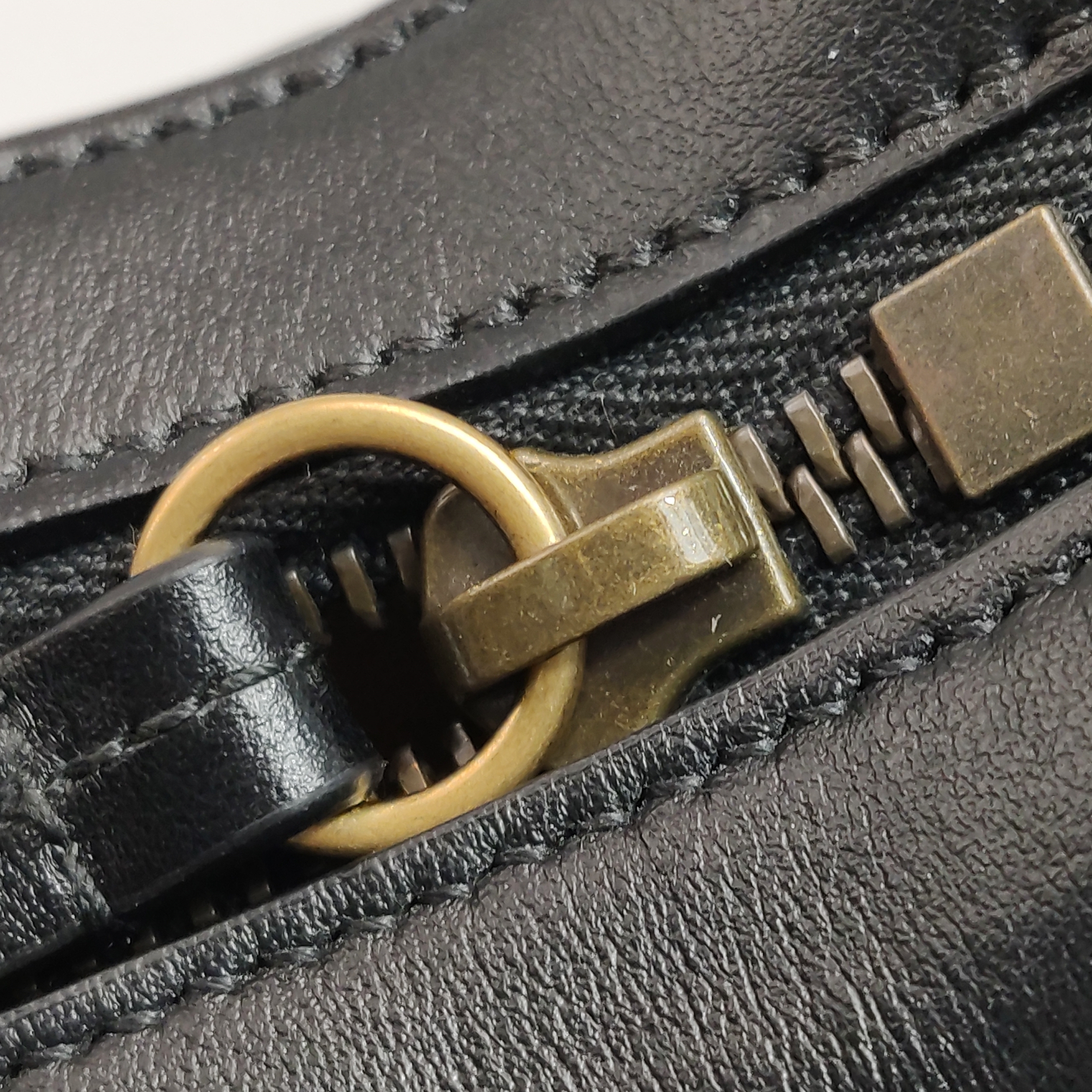 Gucci GG Marmont Half Moon Hobo Matelasse Leather Small — photo 10 of 12
