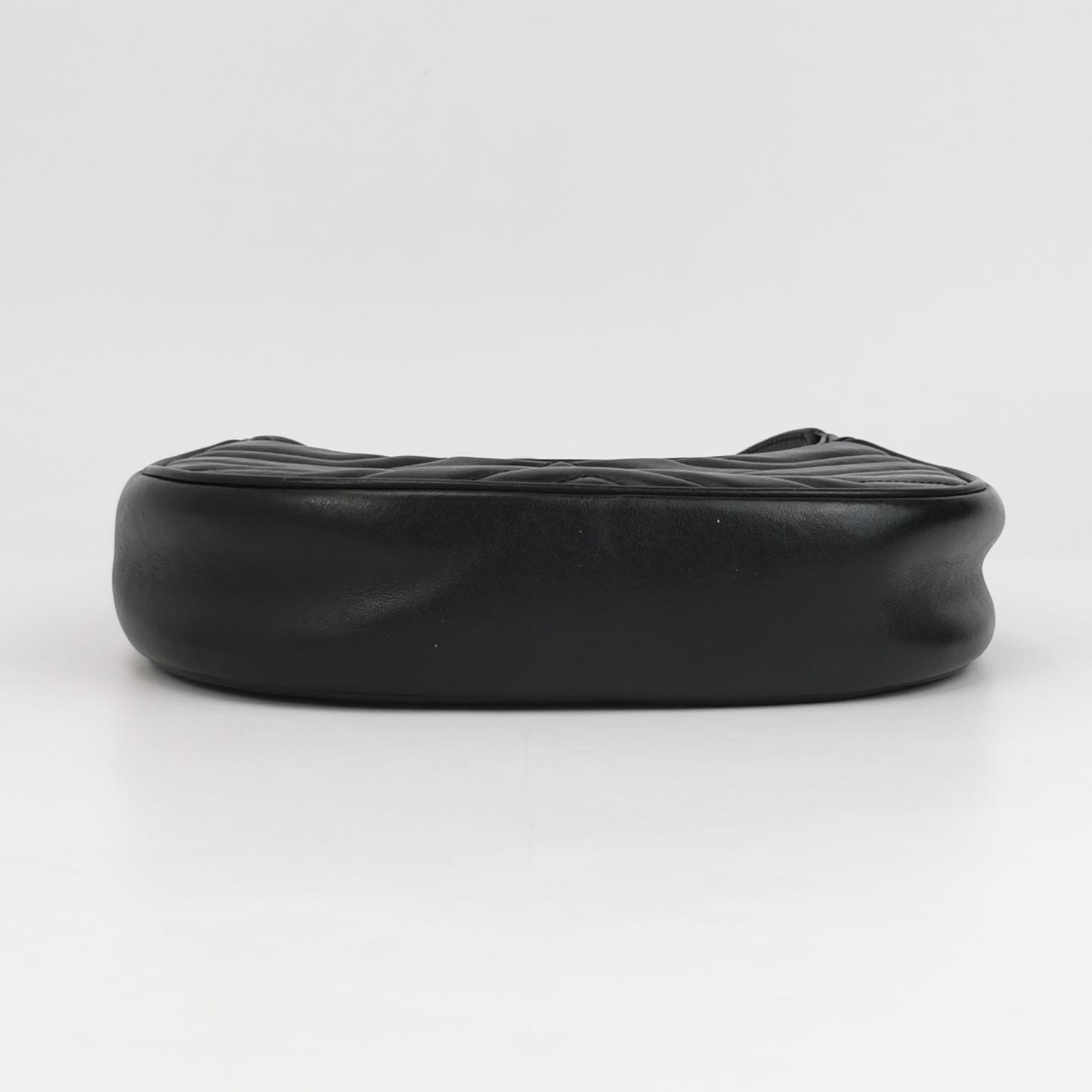 Gucci GG Marmont Half Moon Hobo Matelasse Leather Small — photo 6 of 15