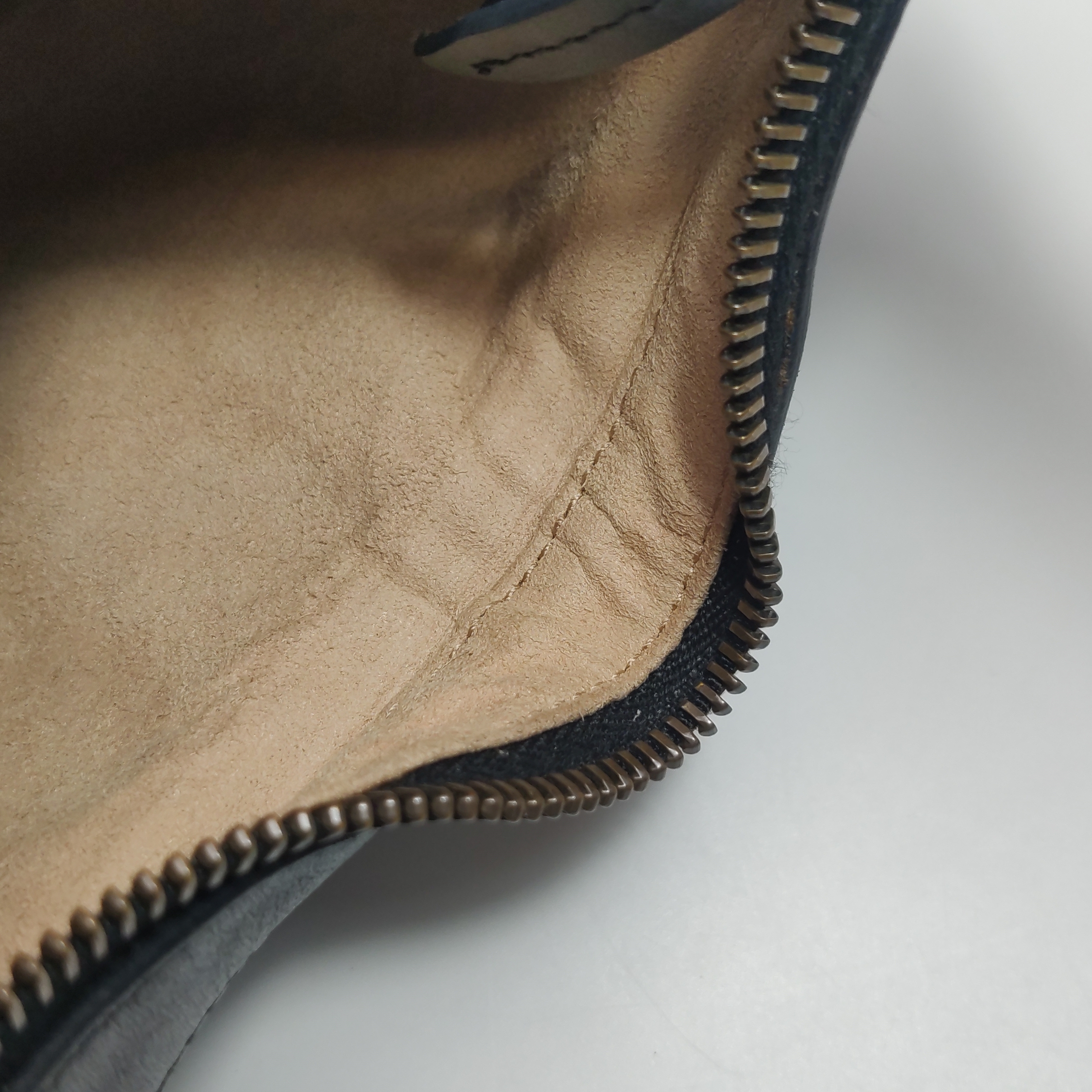 Gucci GG Marmont Half Moon Hobo Matelasse Leather Small — photo 13 of 15