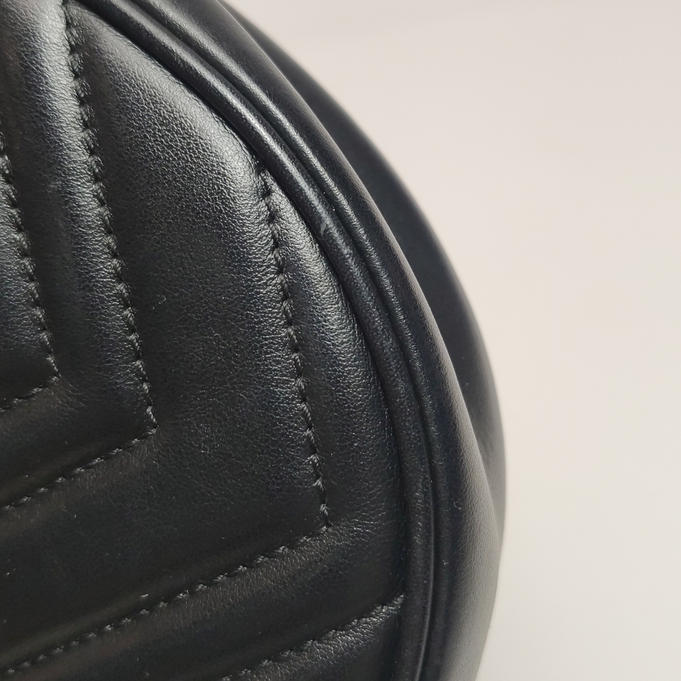 Gucci GG Marmont Half Moon Hobo Matelasse Leather Small — photo 12 of 15