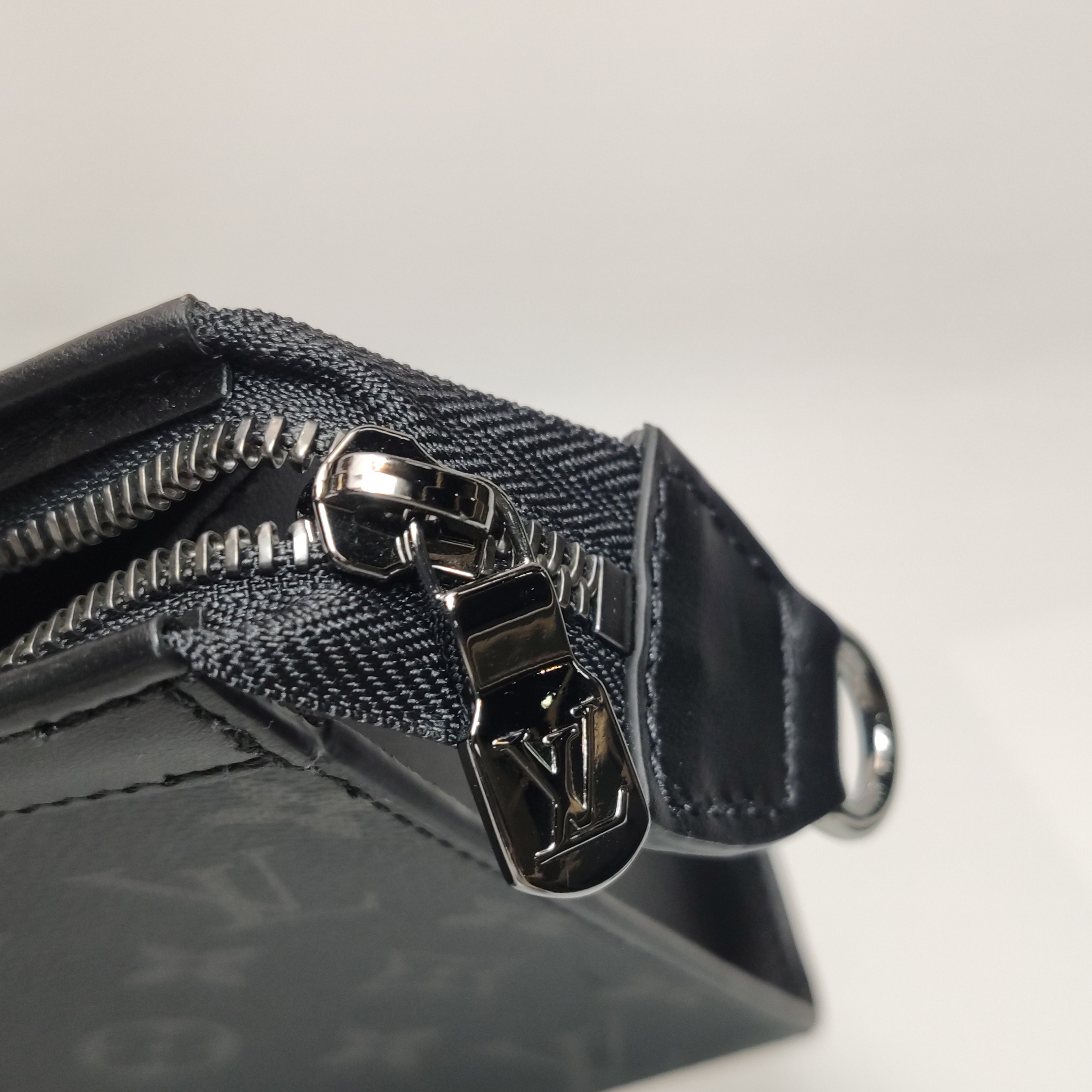 Louis Vuitton(LV) Gaston Wearable Wallet Monogram Eclipse Canvas — photo 11 of 12