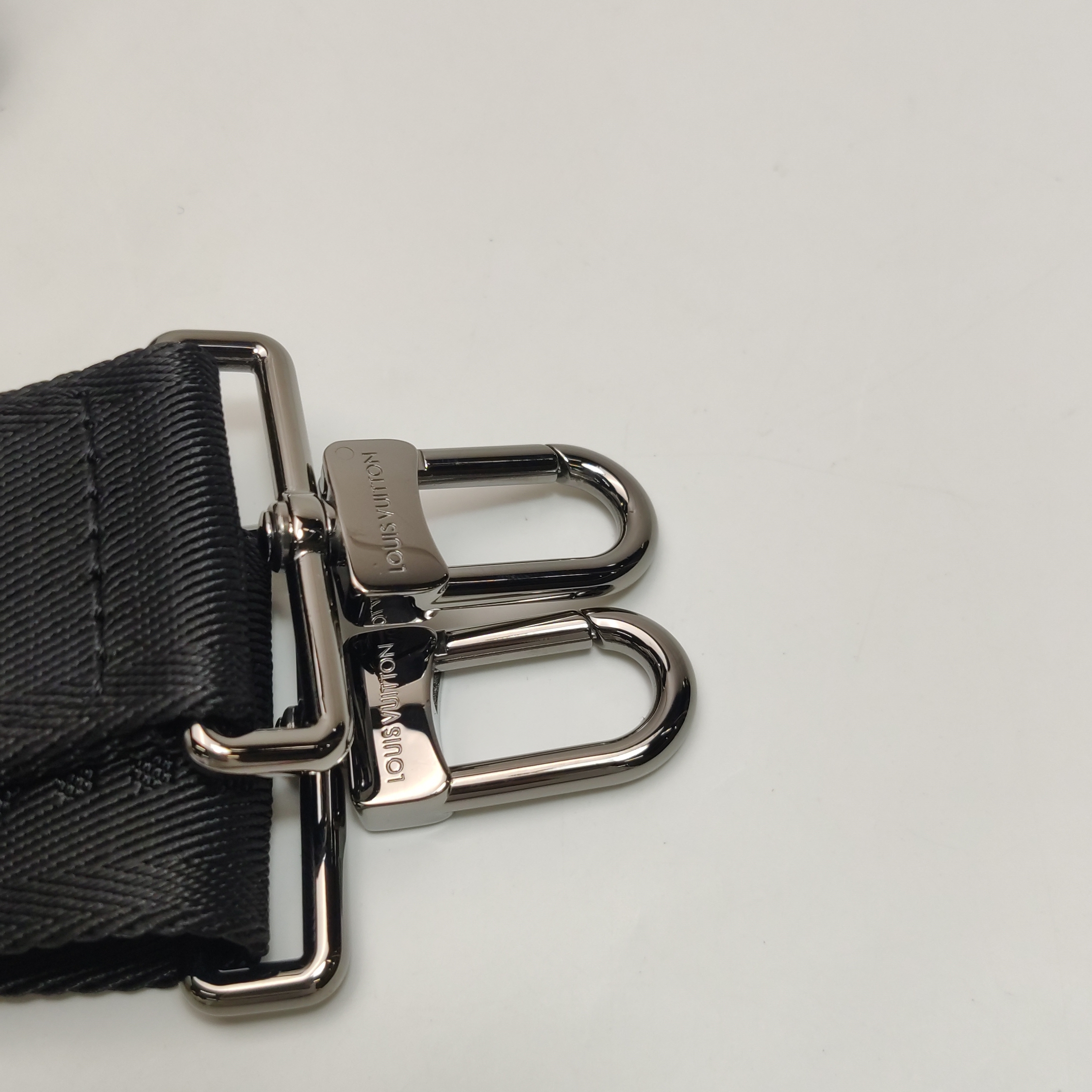 Louis Vuitton(LV) Gaston Wearable Wallet Monogram Eclipse Canvas — photo 10 of 12