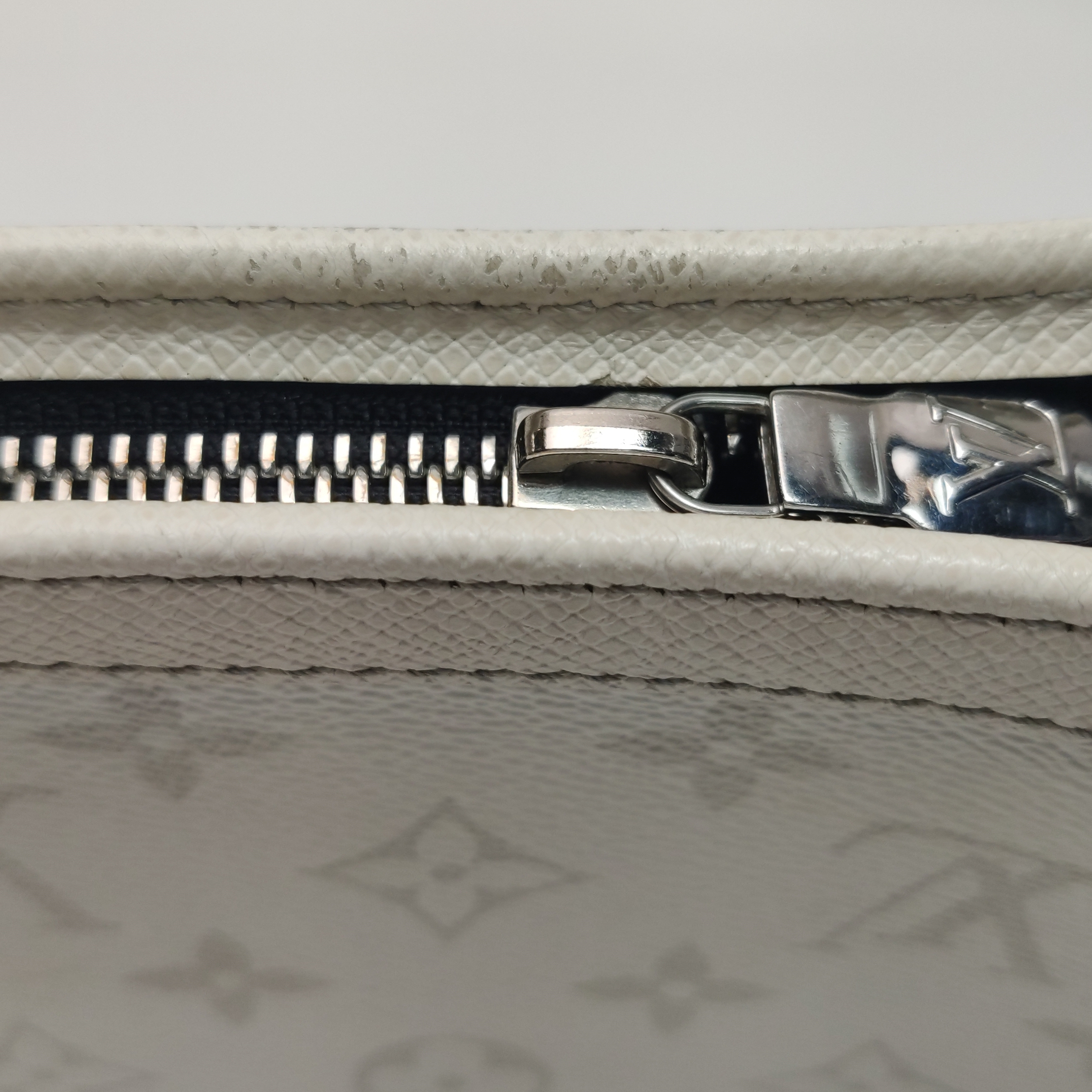 Louis Vuitton(LV) Gaston Wearable Wallet Monogram Eclipse Canvas — photo 13 of 19