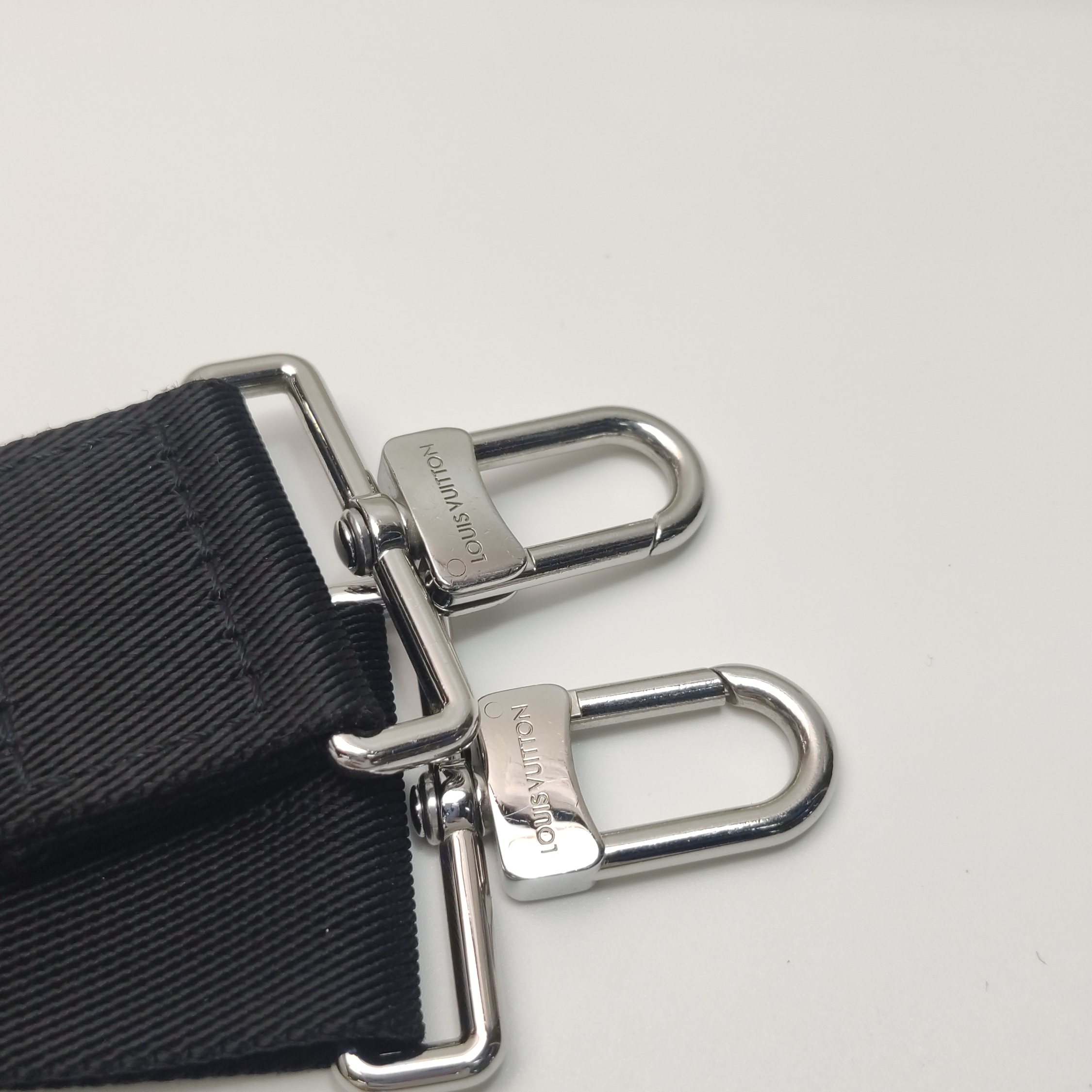 Louis Vuitton(LV) Gaston Wearable Wallet Monogram Eclipse Canvas — photo 17 of 19