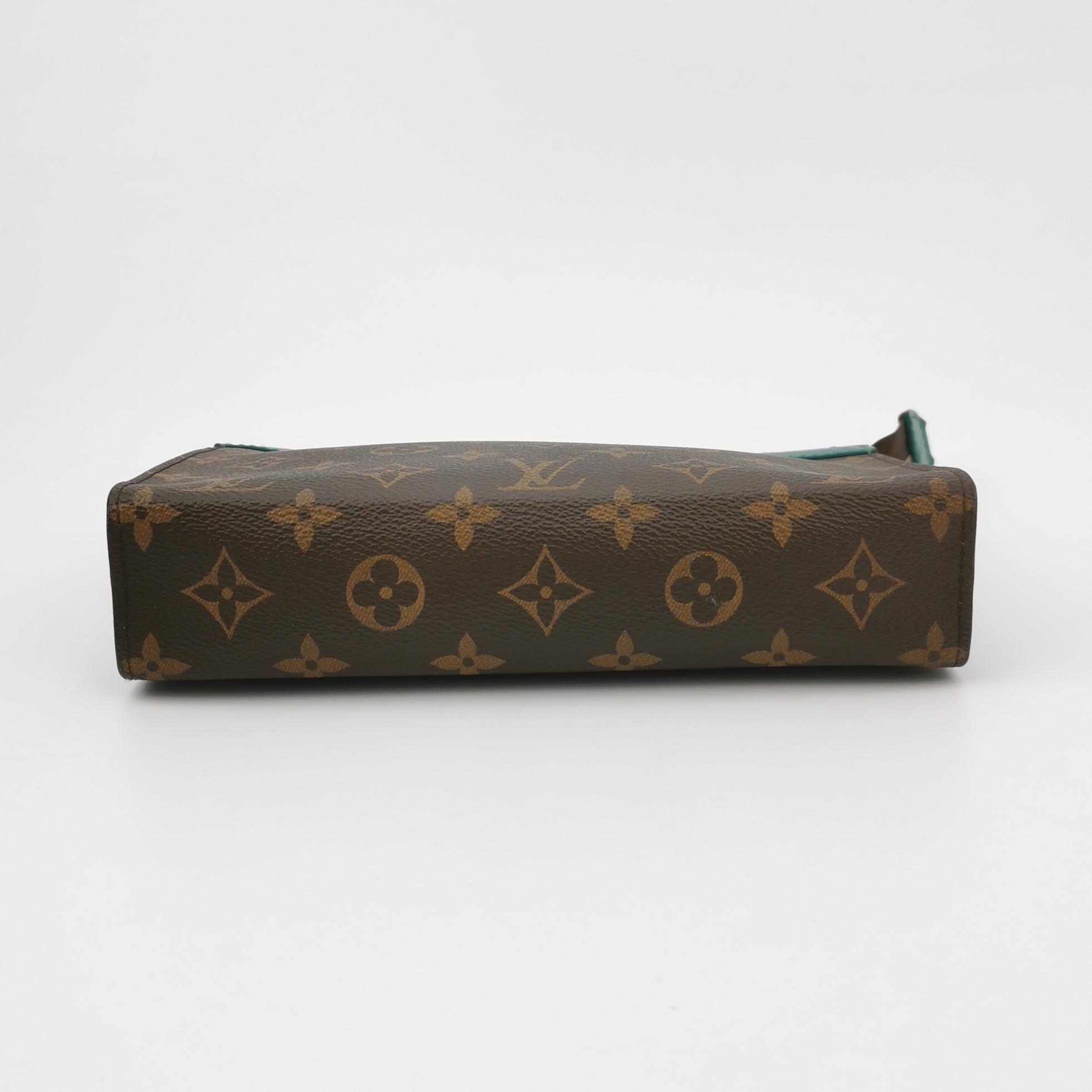 Louis Vuitton(LV) Gaston Wearable Wallet Monogram Eclipse Canvas — photo 7 of 16