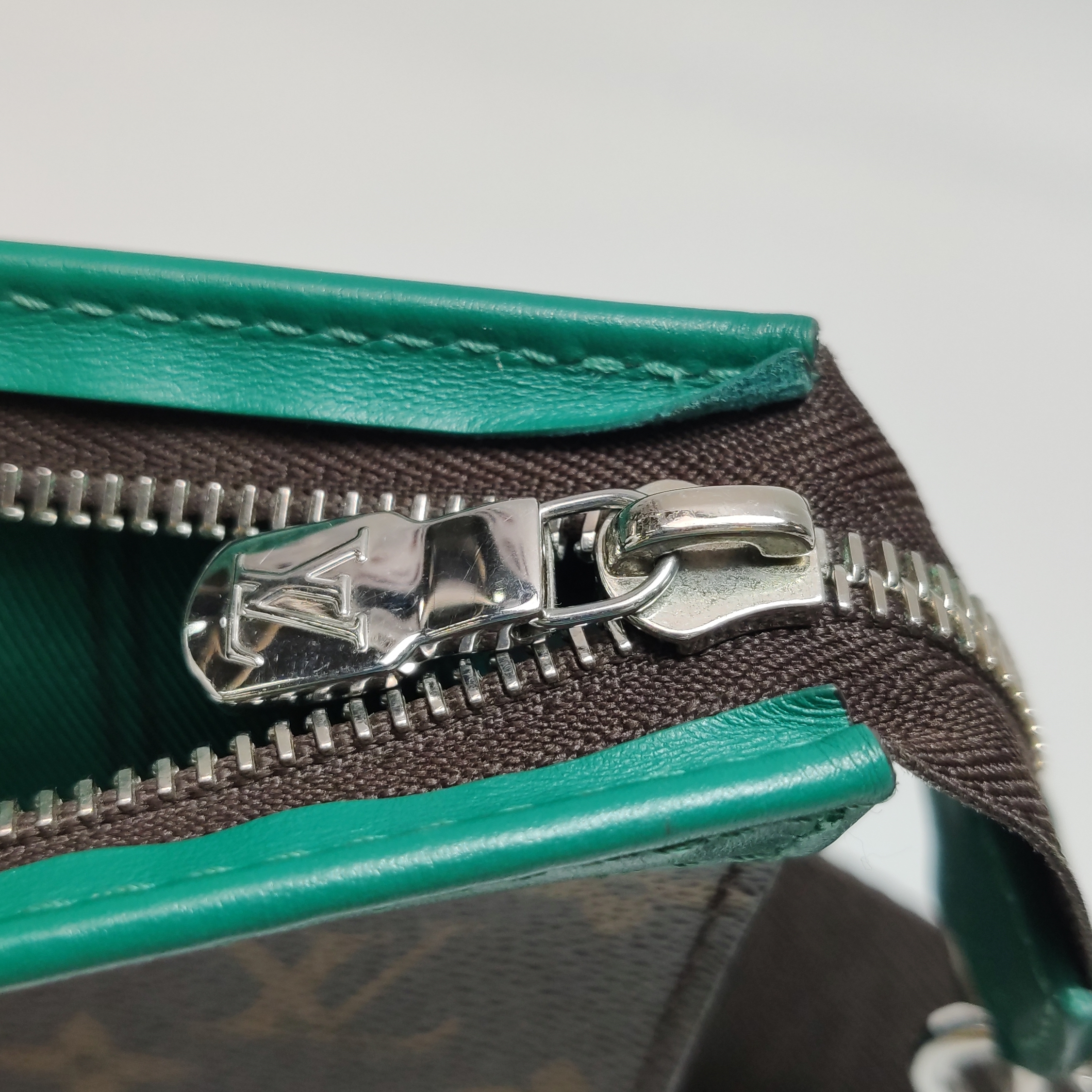 Louis Vuitton(LV) Gaston Wearable Wallet Monogram Eclipse Canvas — photo 16 of 16