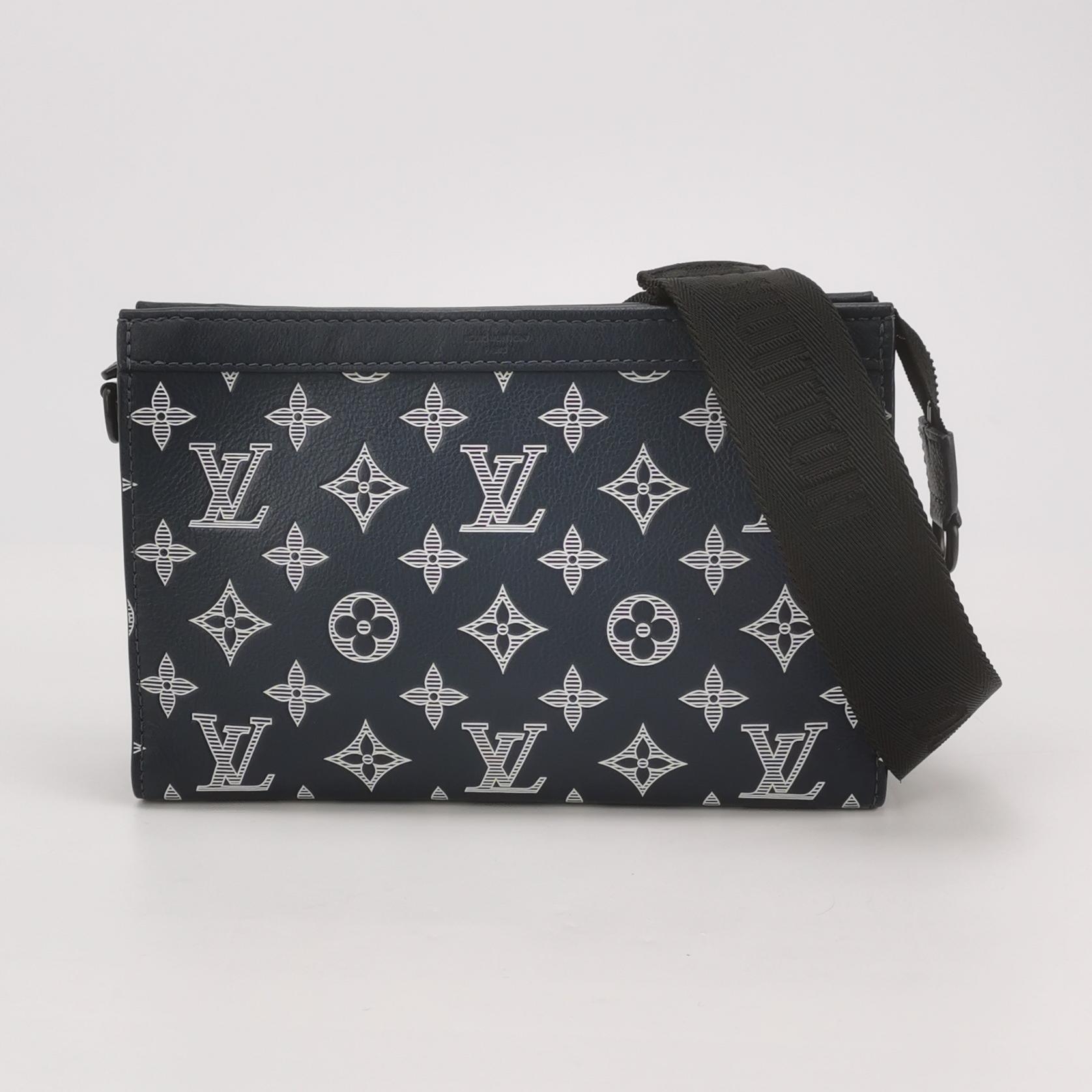 Louis Vuitton(LV) Gaston Wearable Wallet Monogram Eclipse Canvas — photo 5 of 15