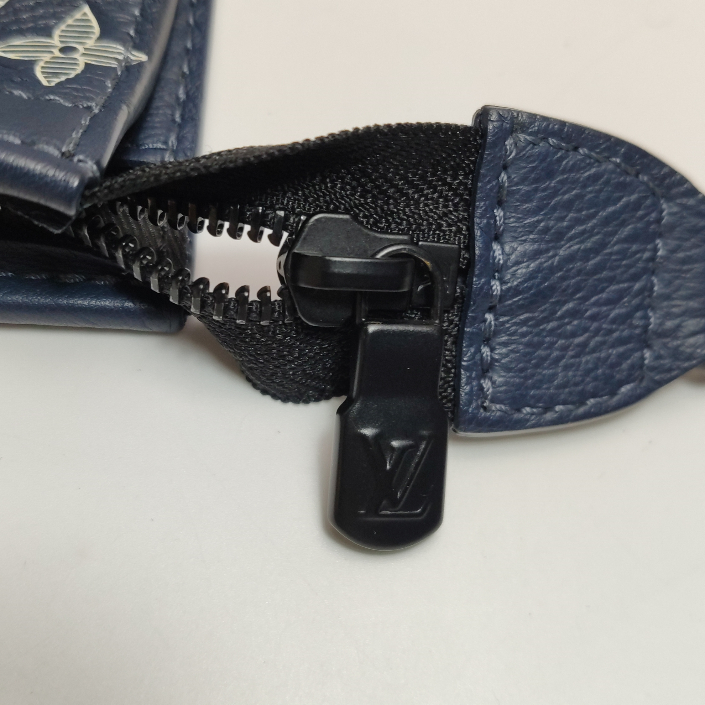 Louis Vuitton(LV) Gaston Wearable Wallet Monogram Eclipse Canvas — photo 9 of 15