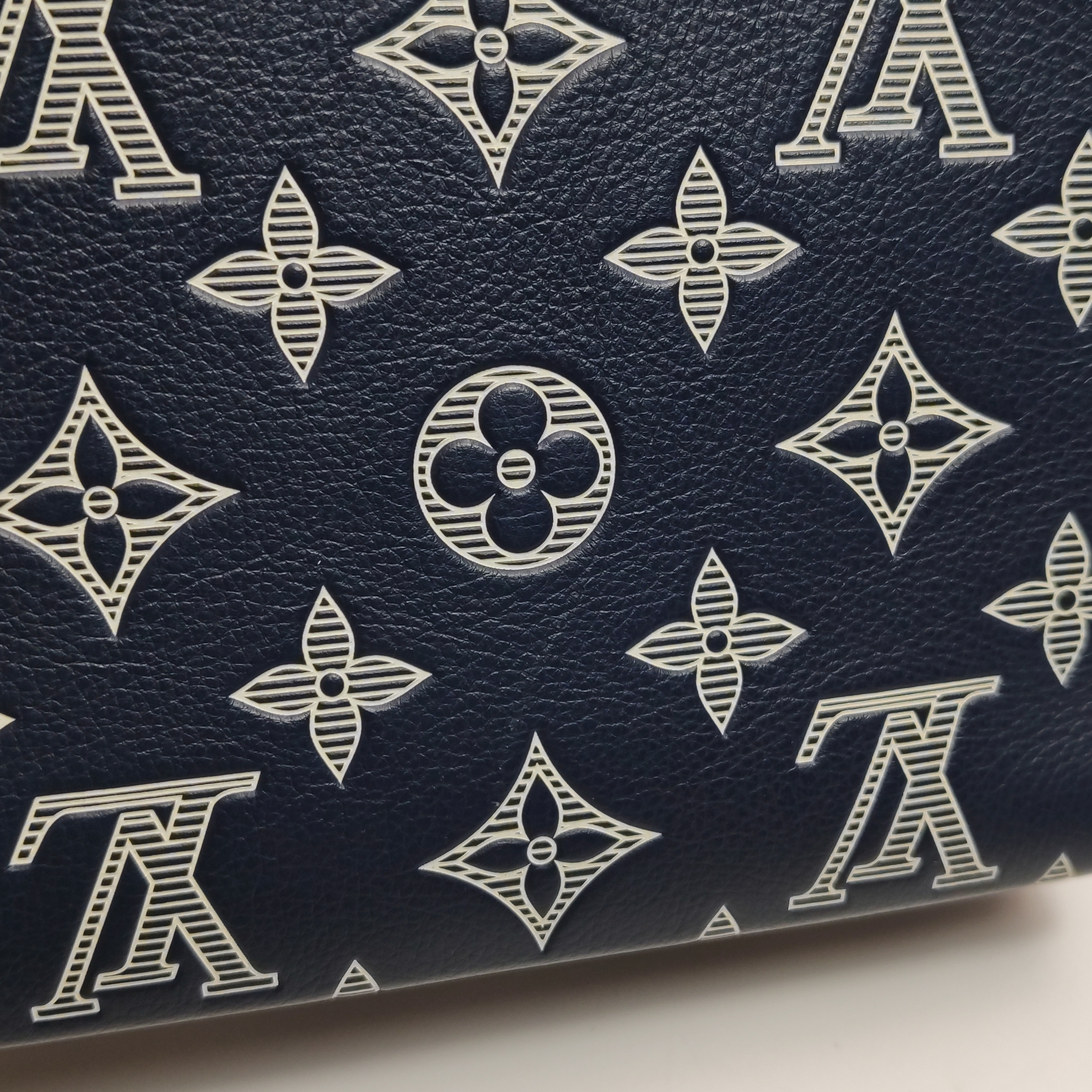 Louis Vuitton(LV) Gaston Wearable Wallet Monogram Eclipse Canvas — photo 13 of 15