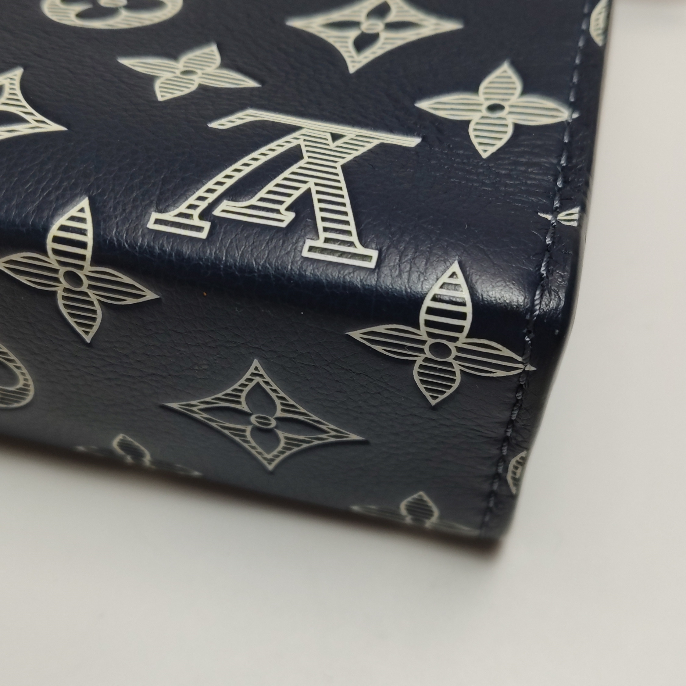 Louis Vuitton(LV) Gaston Wearable Wallet Monogram Eclipse Canvas — photo 10 of 15