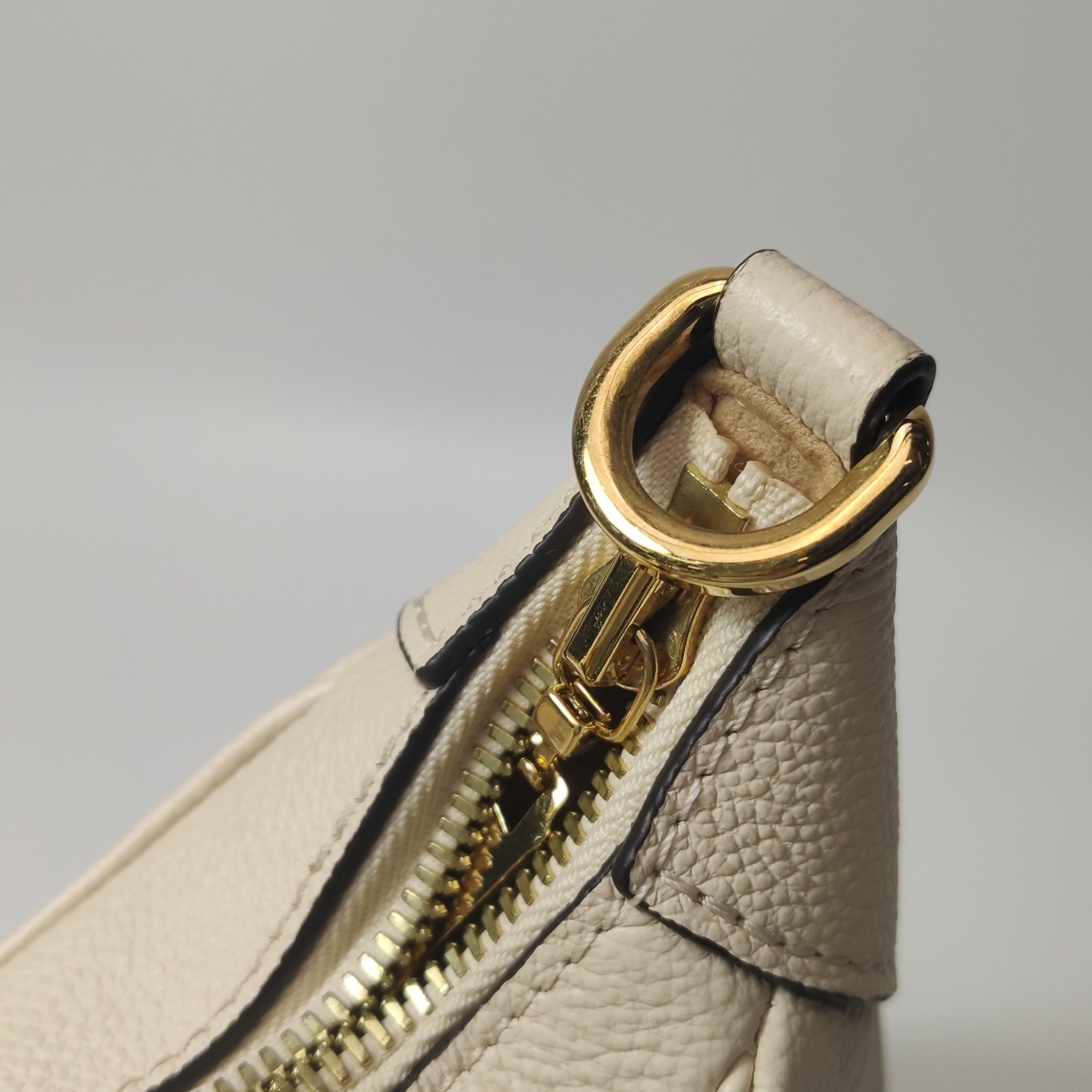 Louis Vuitton(LV) Bagatelle NM Handbag Monogram Empreinte Giant — photo 11 of 12