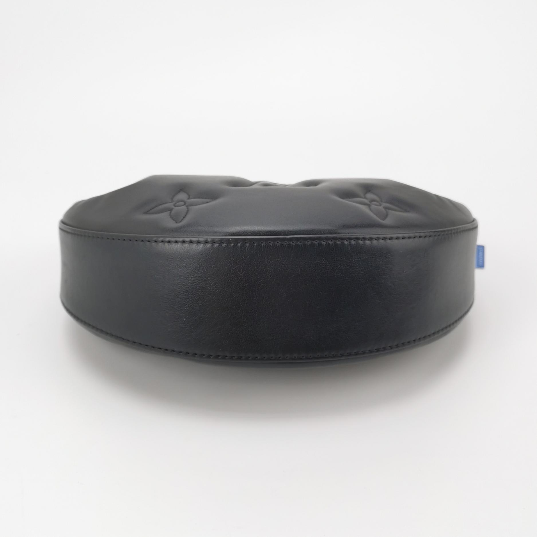Louis Vuitton(LV) Over The Moon Bag Bubblegram Leather — photo 4 of 15