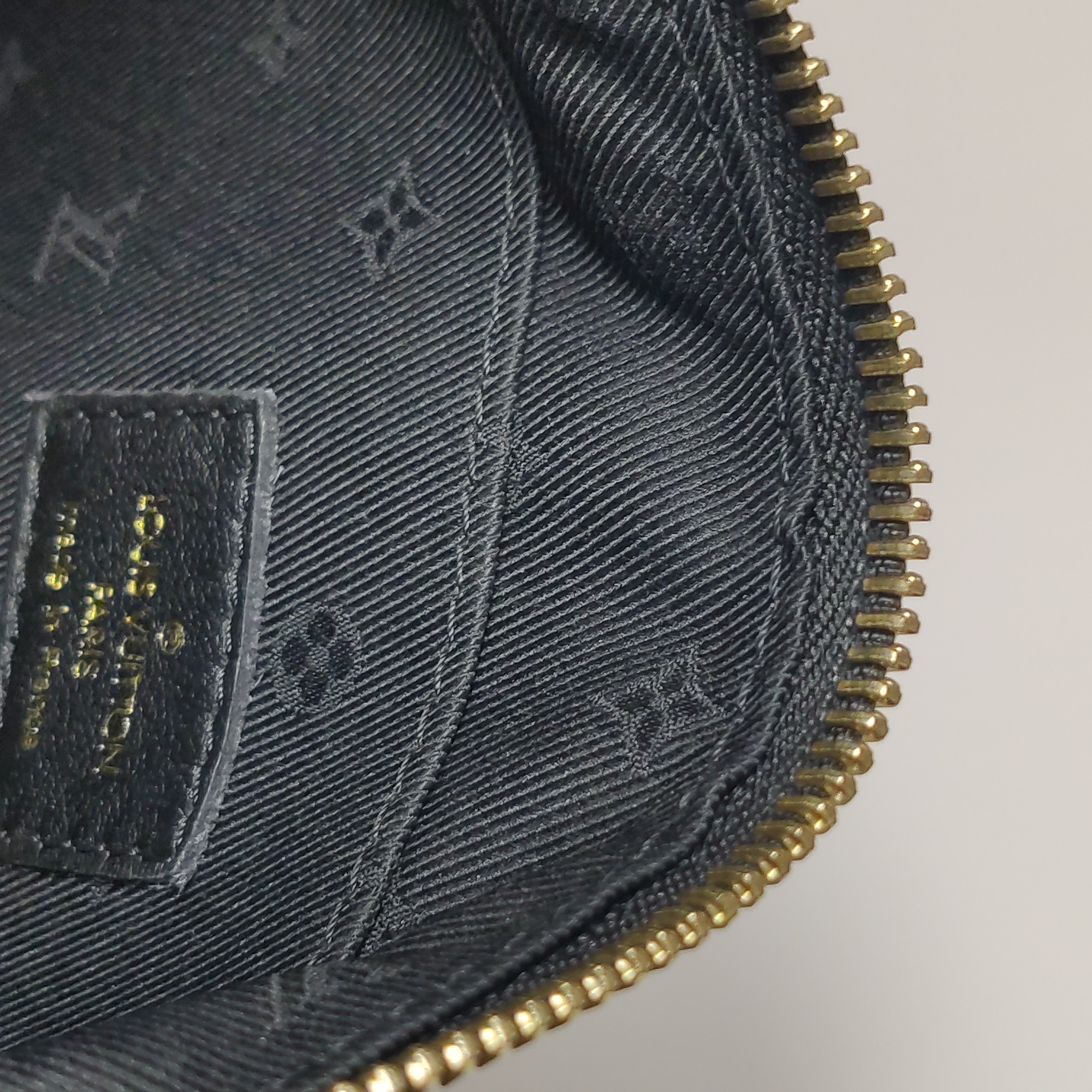 Louis Vuitton(LV) Over The Moon Bag Bubblegram Leather — photo 9 of 13