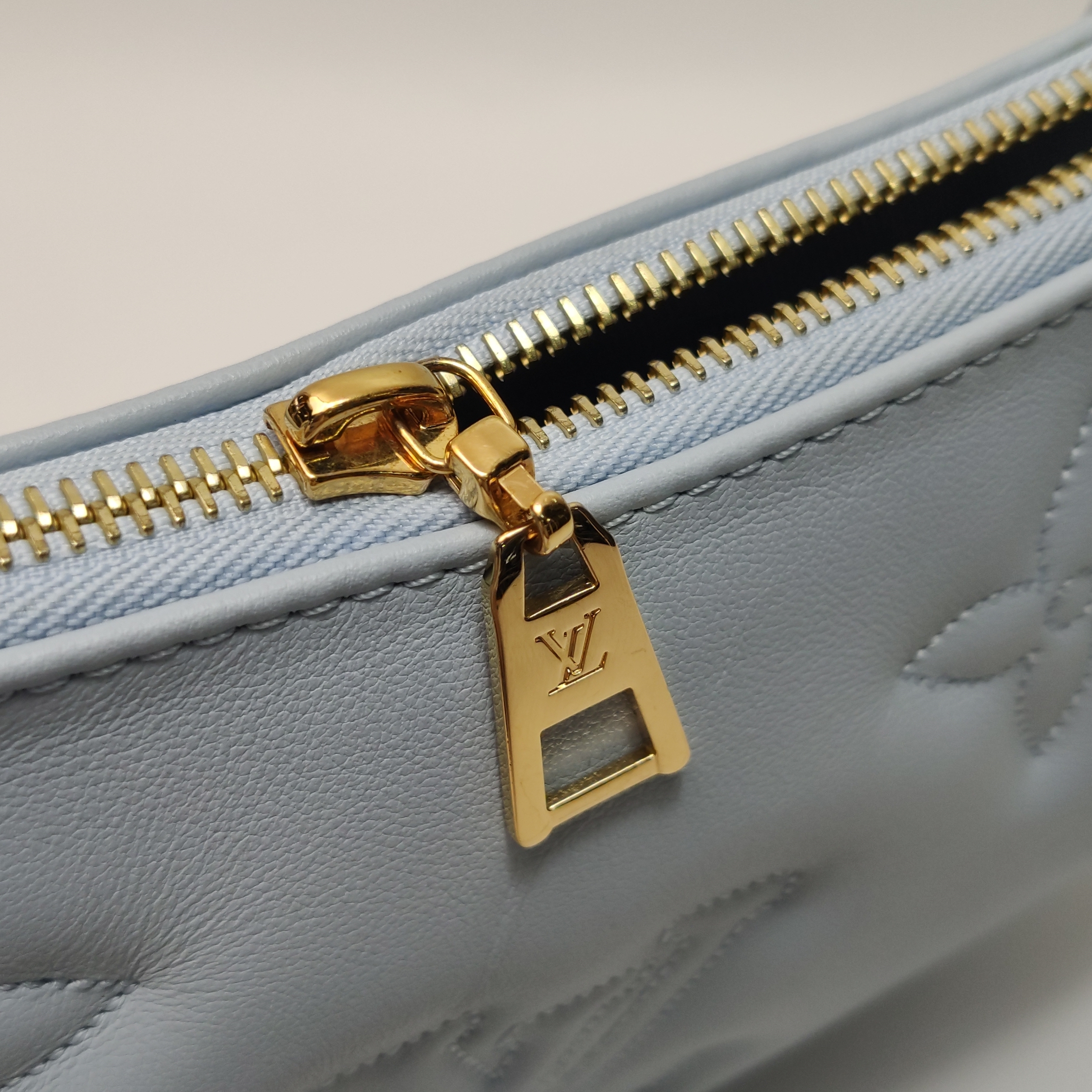 Louis Vuitton(LV) Over The Moon Bag Bubblegram Leather — photo 10 of 14