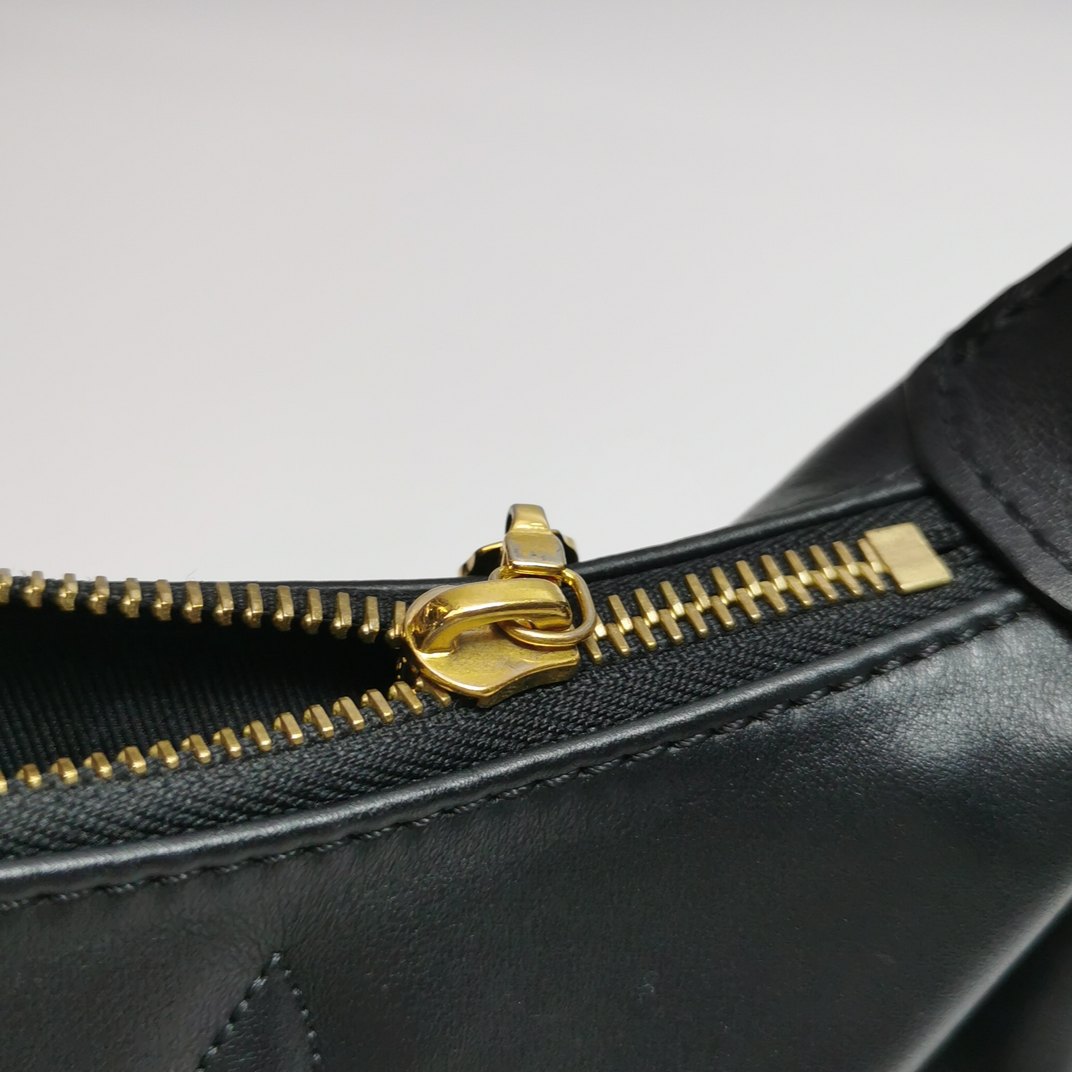 Louis Vuitton(LV) Over The Moon Bag Bubblegram Leather — photo 10 of 16