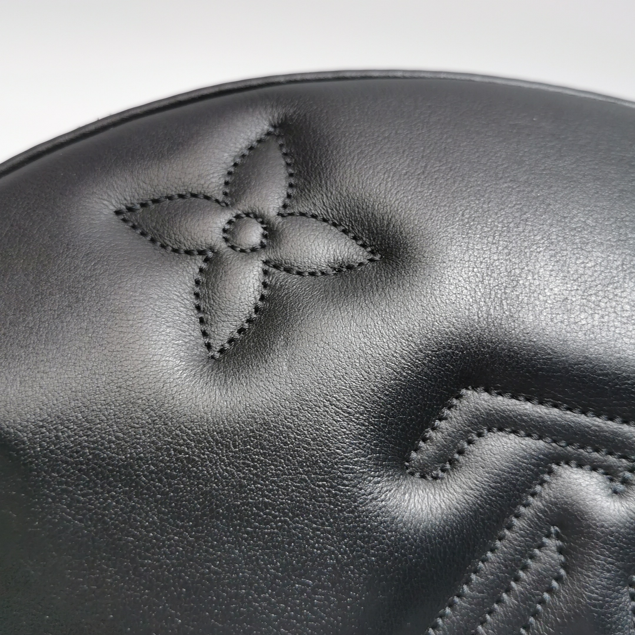 Louis Vuitton(LV) Over The Moon Bag Bubblegram Leather — photo 15 of 16