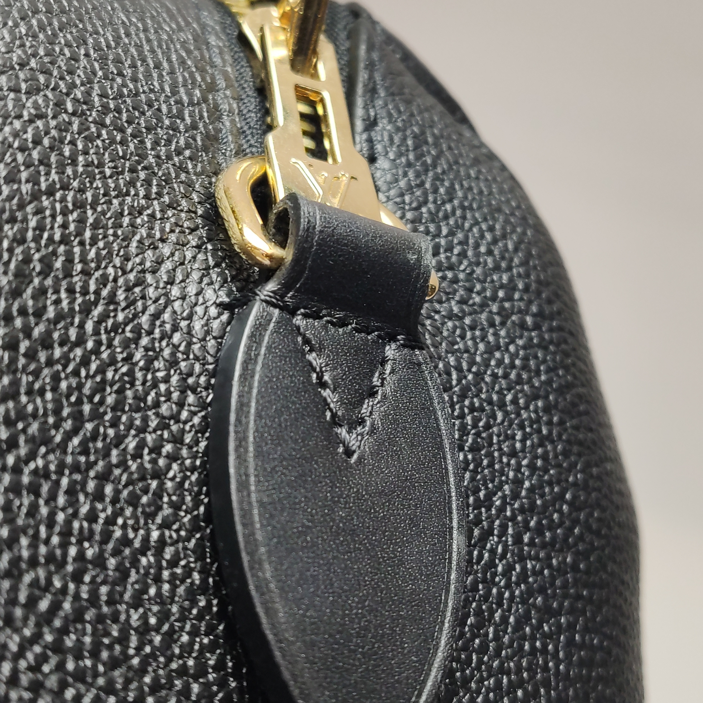 Louis Vuitton(LV) Speedy Bandouliere Bag Monogram Empreinte Giant 20 — photo 12 of 16