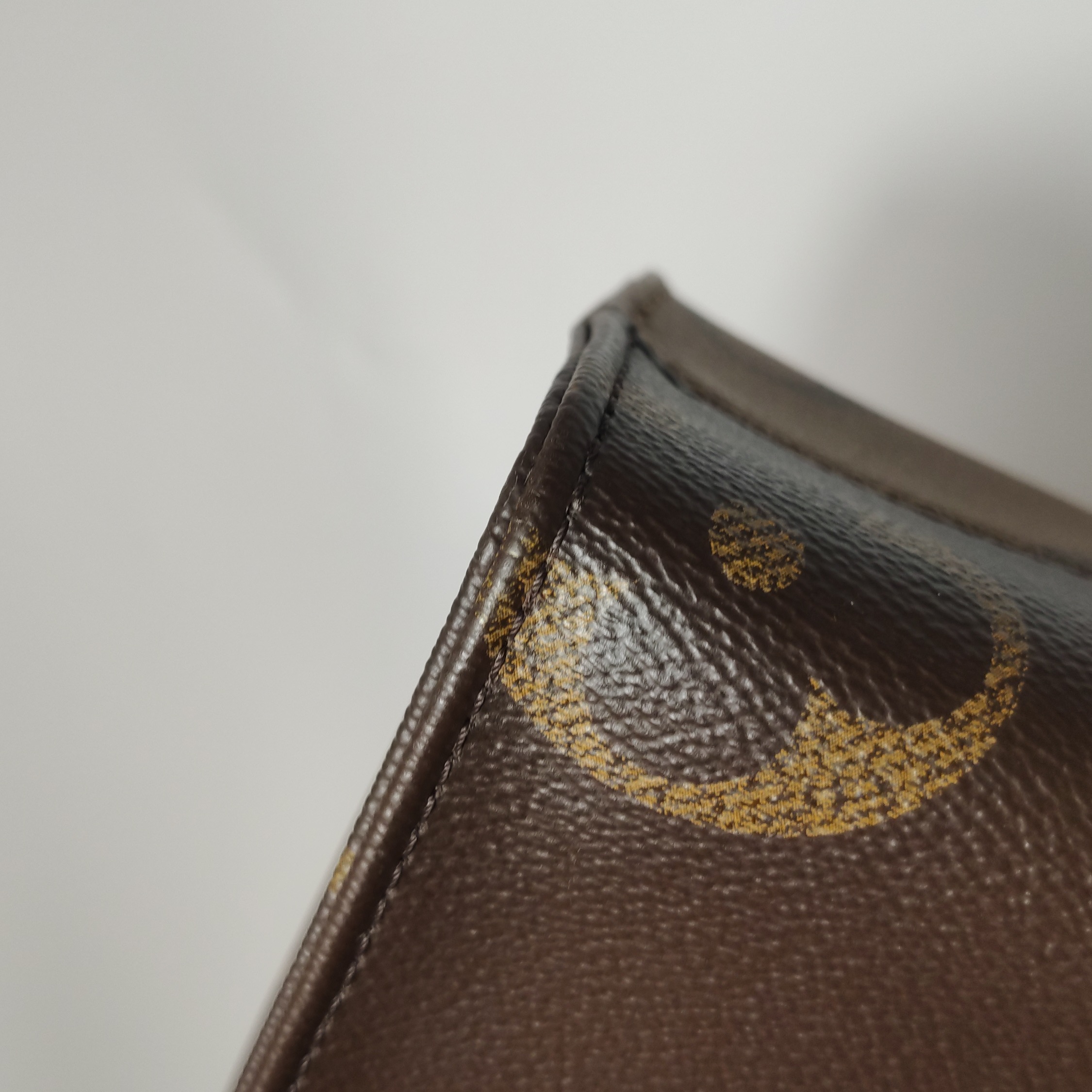 Louis Vuitton(LV) OnTheGo Tote Reverse Monogram Giant PM — photo 14 of 16