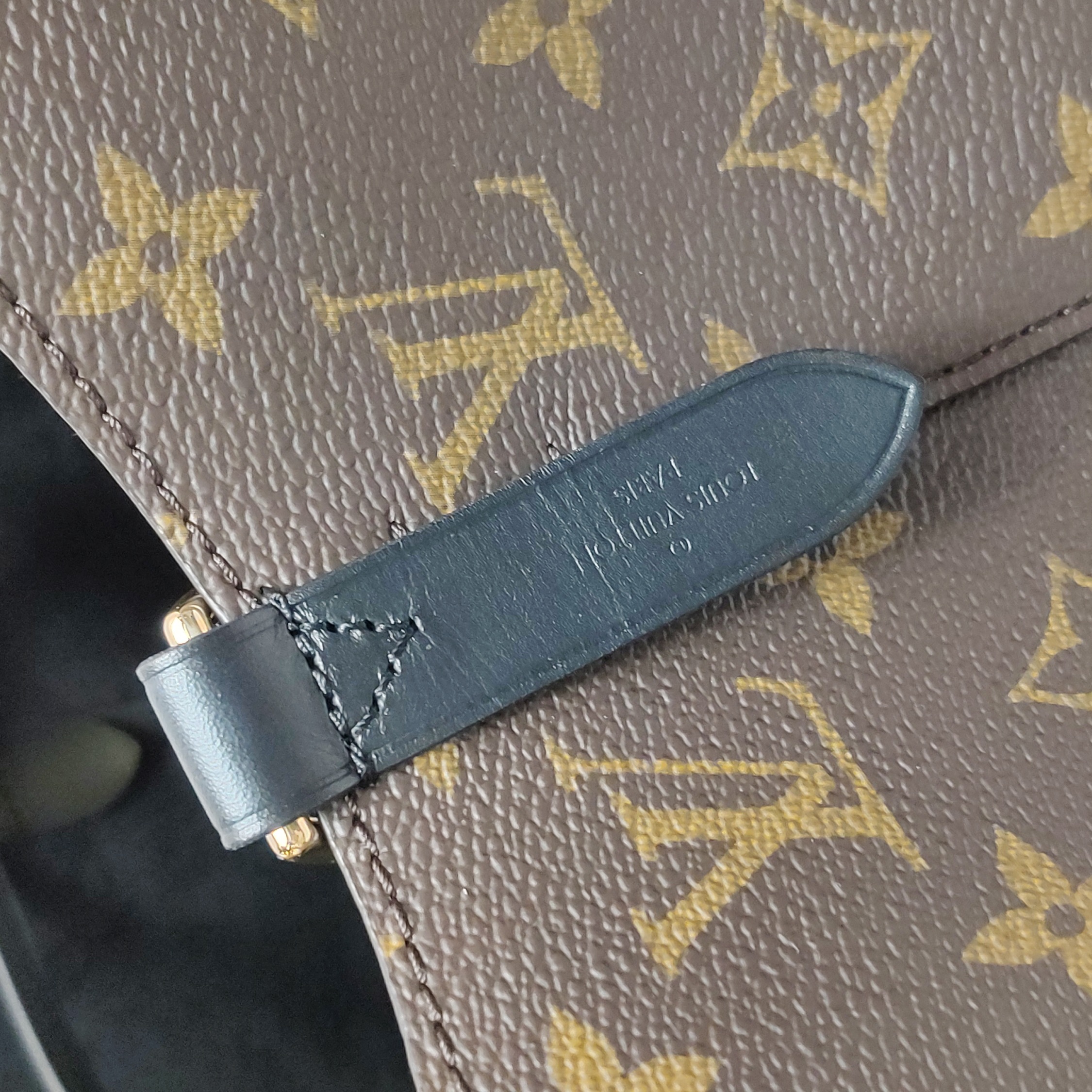 Louis Vuitton(LV) NeoNoe Handbag Monogram Canvas with Leather MM — photo 11 of 13