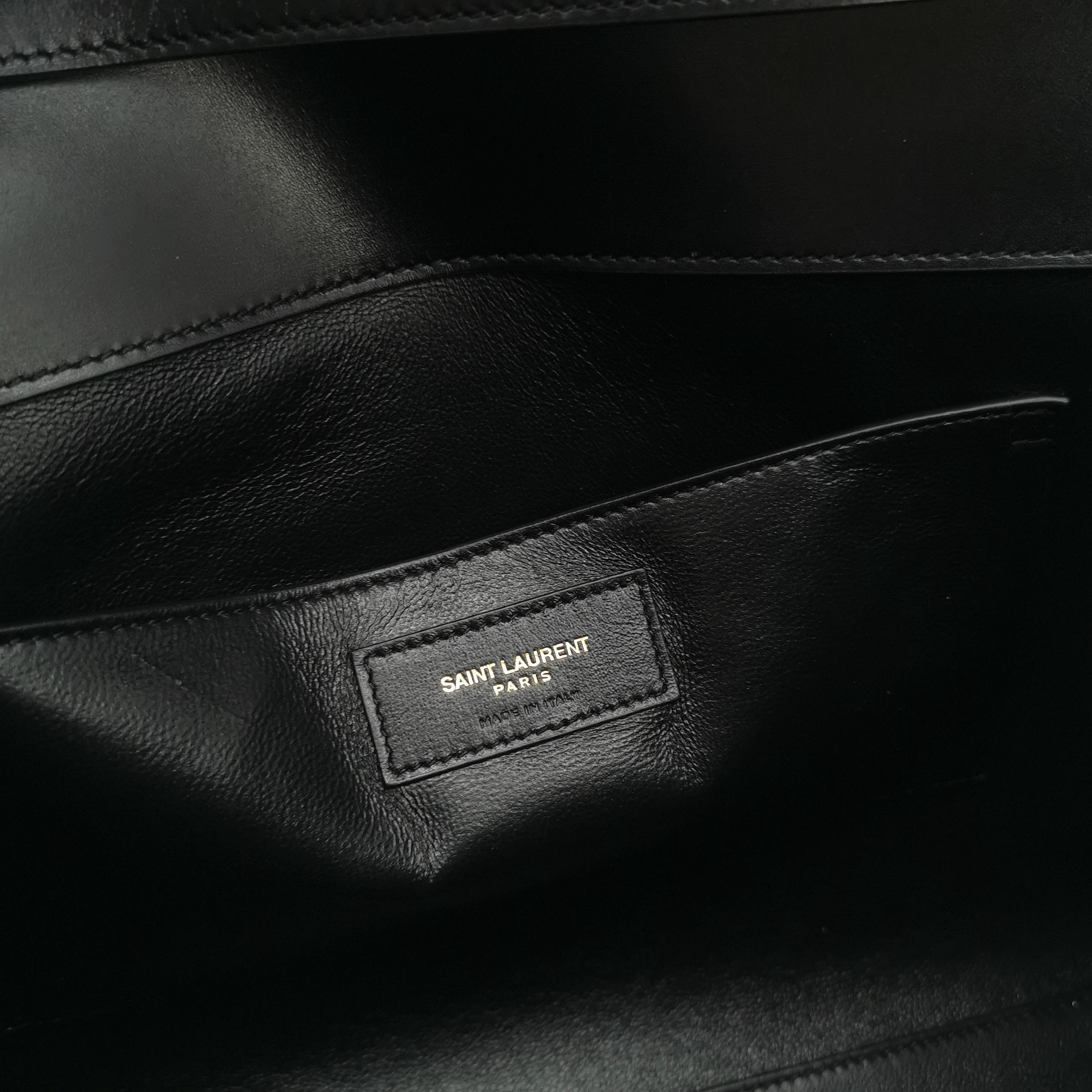 Saint Laurent Manhattan Shoulder Bag Leather Medium — photo 8 of 24