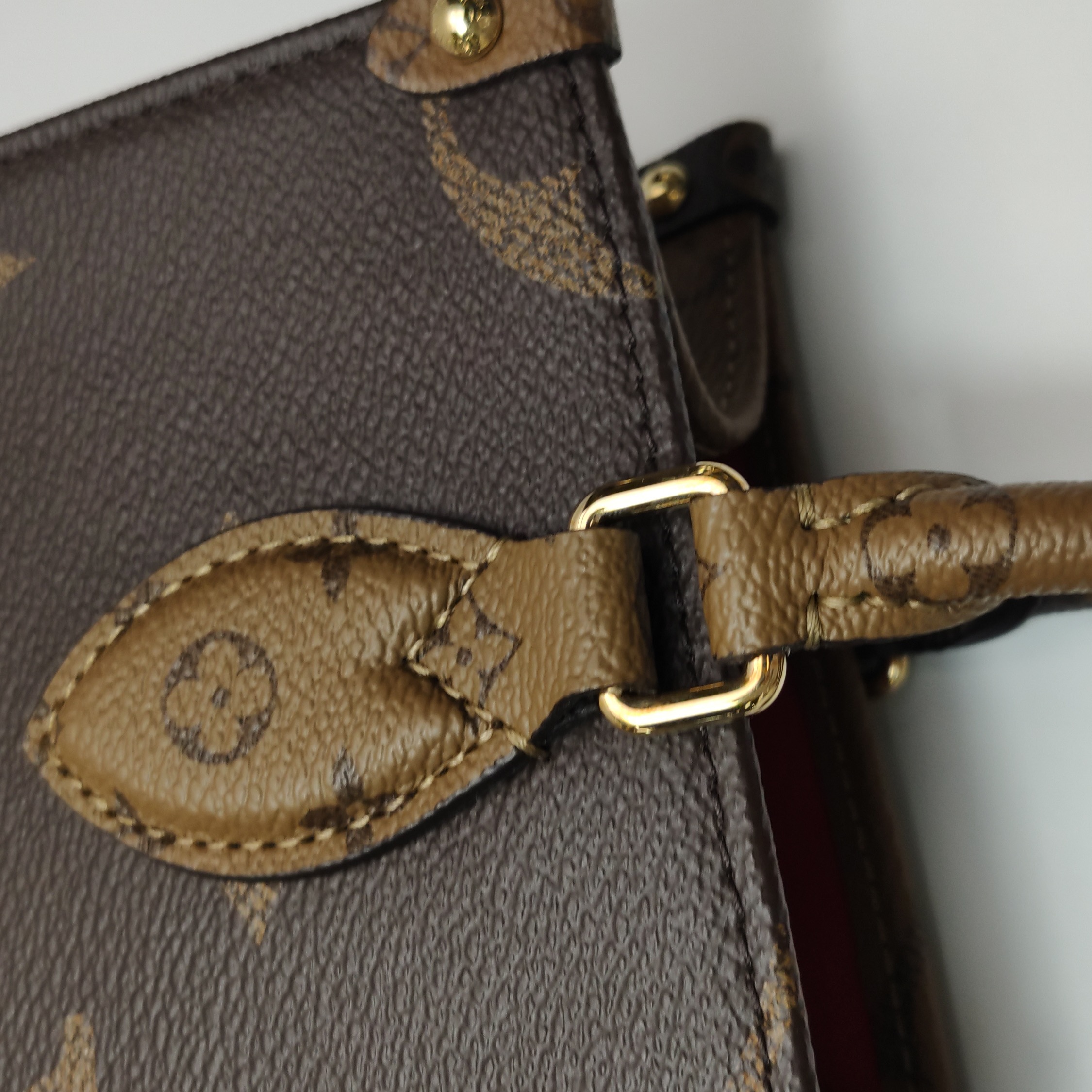 Louis Vuitton(LV) OnTheGo Tote Reverse Monogram Giant PM — photo 9 of 14